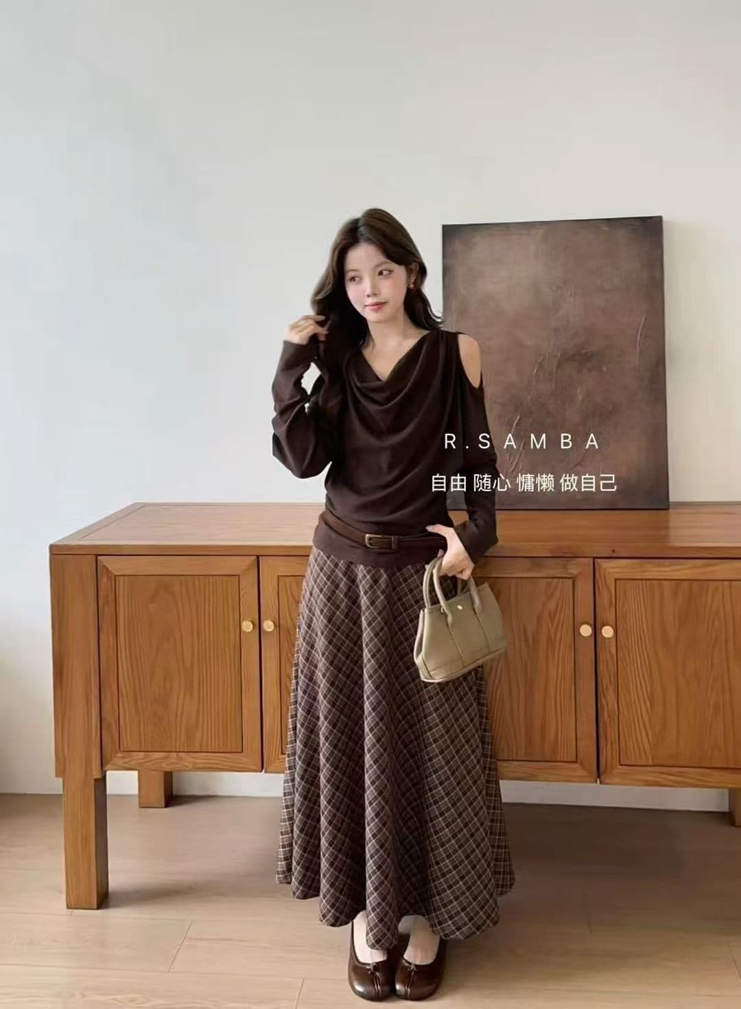 가을 켜기 새로운 편안함 우아함 바람 디자인 센스 오프숄더 흔들다 칼라 품격 다용도 슬림해 보이는 긴팔 티셔츠 벨트 포함 이미지 4