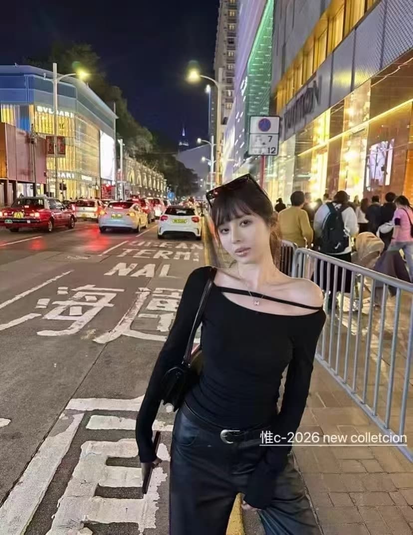 2026 이른 가을 새로운 오프숄더 세련된 만나는 수 있습니다. 인사이드 착용 수 있습니다. 외출용 슬림해 보이는 쇼트 스타일 긴팔 만나는 맨위 여성 상세 이미지 2