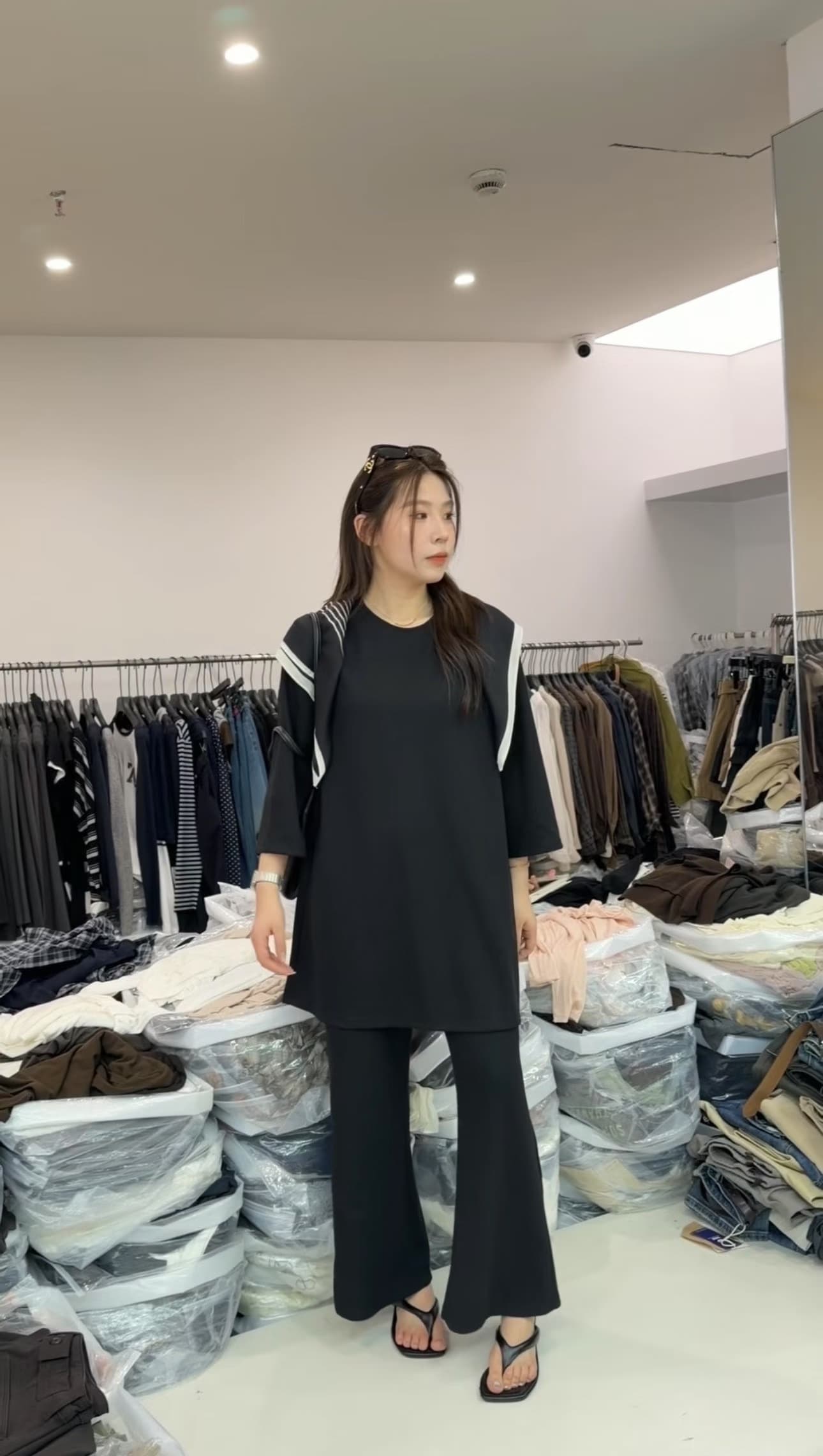어두운 회색 루즈핏 캐주얼 세트 여성 2026 이른 가을 새로운 슬림해 보이는 풀오버 티셔츠 맨위 와이드 레그 팬츠 투피스 세트 상세 이미지 1