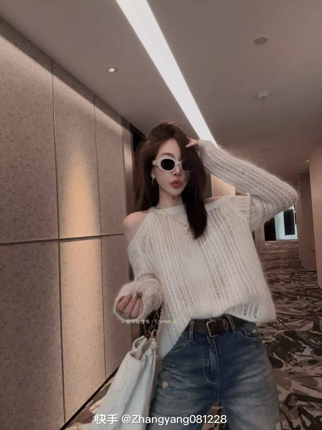 한국 chic 가을 품격 다용도 라운드 넥 홀로우 아웃 오프숄더 디자인 센스 작은 대중 루즈핏 긴팔 니트 스웨터 여자 상세 이미지 5