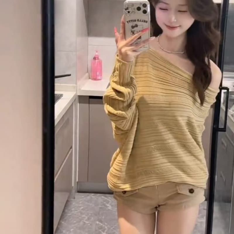 가을 새로운 품격 패션 한 원판 홀로우 아웃 니트 스웨터 미니멀리즘 반바지 투피스 세트 이미지 5