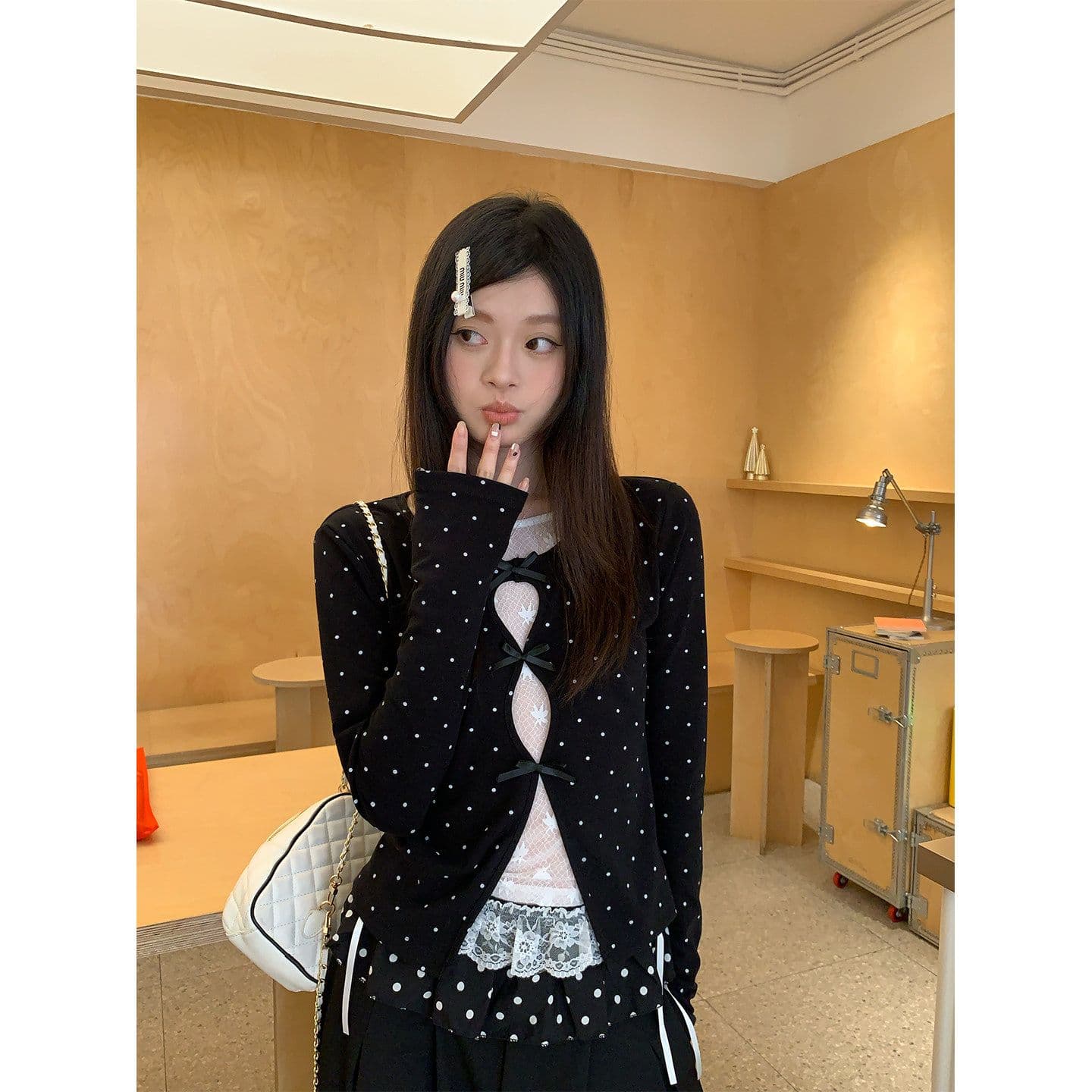 검정색 도트 무늬 페이크 레이어드 긴팔 티셔츠 여성 2026 봄 새로운 몸매 가꾸기 인사이드 가져 가라. 레이스 조각 맨위 상세 이미지 6