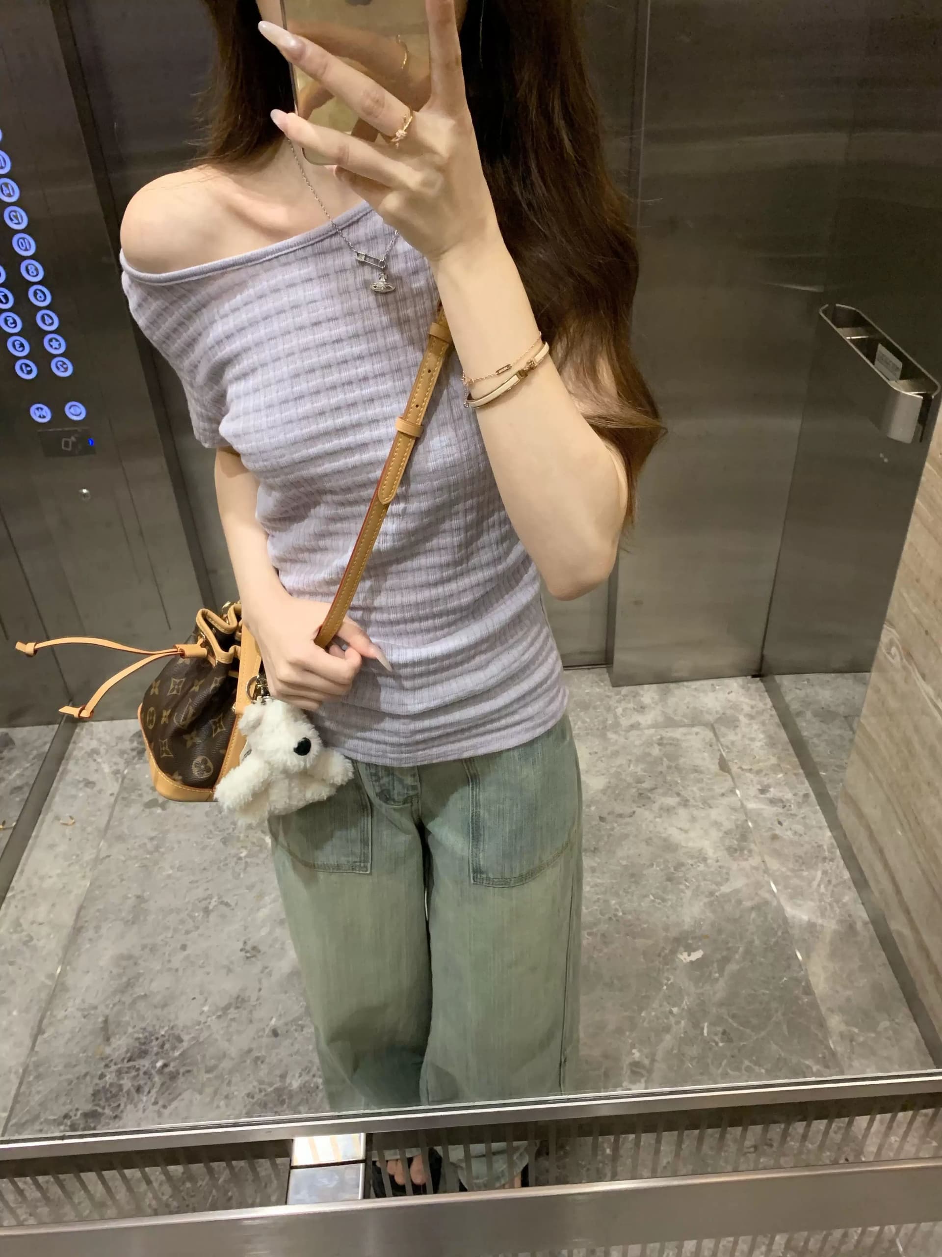 한 부서 ins 질감 체크무늬 라운드 넥 반팔 2026 여름 새로운 몸매 가꾸기 순수한 욕망 핫걸 이슬 비스듬한 어깨 세트 티셔츠 이미지 4