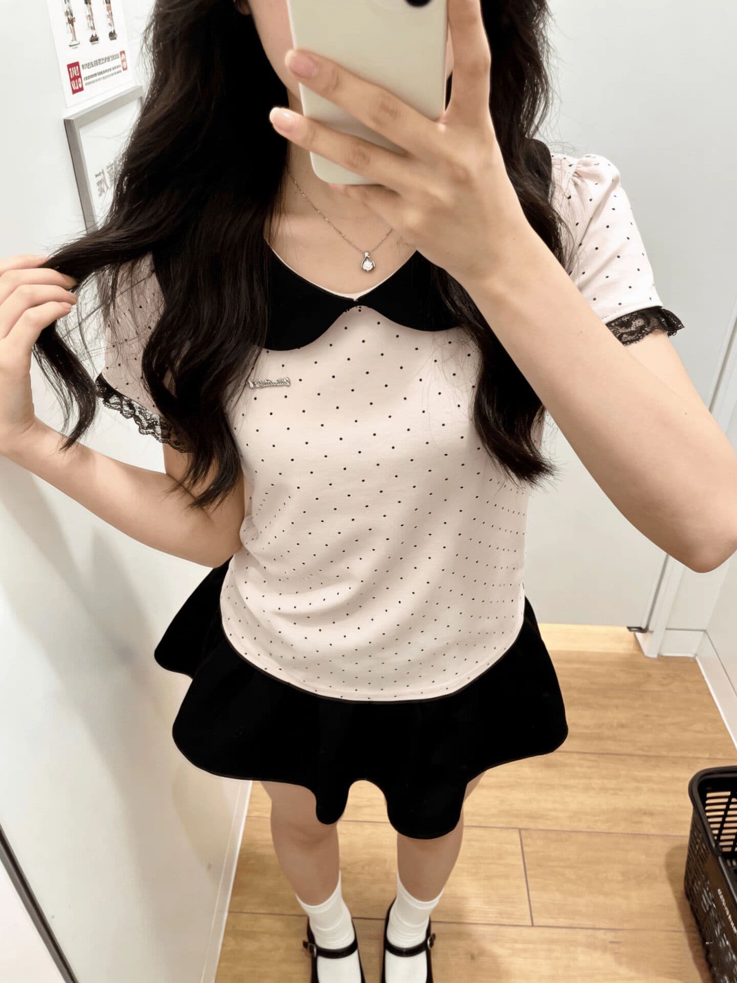 핑크색 도트 무늬 베이비 칼라 맨위 여성 2026 여름 새로운 달콤한 매운맛 몸매 가꾸기 레이스 조각 쇼트 스타일 반팔 티셔츠 이미지 2