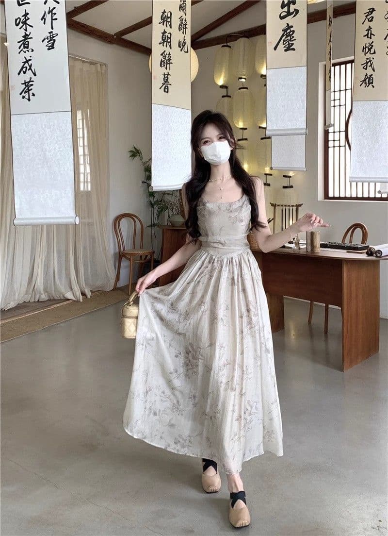 2026 여름 새로운 프랑스식 레트로 슬립 꽃무늬 여성 드레스 품격 허리 수축 광장 칼라 롱 스커트 아이들 얇은 스타일 이미지 2