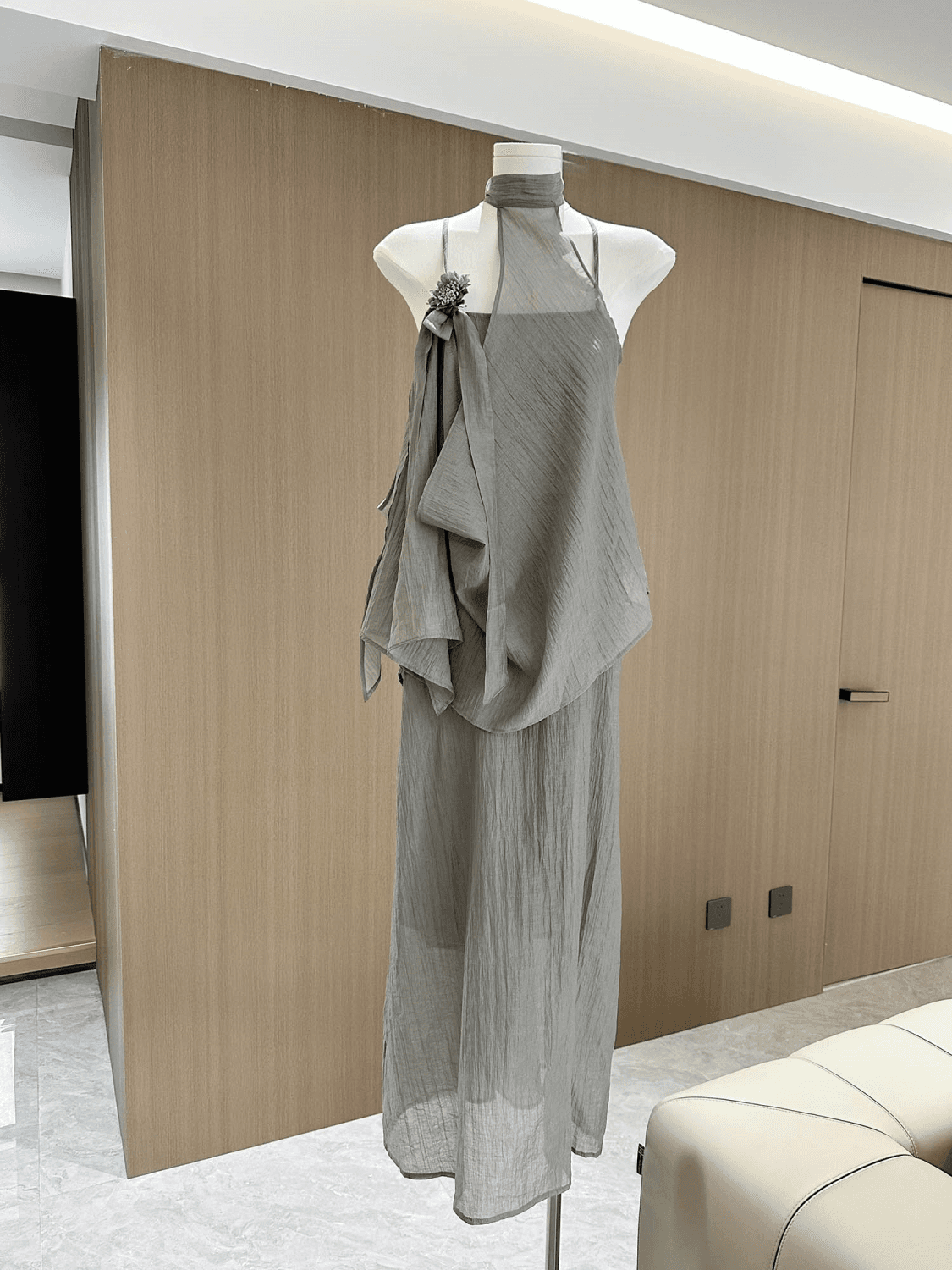 2026 여름 새로운 디자인 센스 프랑스식 레트로 드레스 빛 요리 한 바람 명문 여성 슬립 드레스 회색 세트 상세 이미지 3