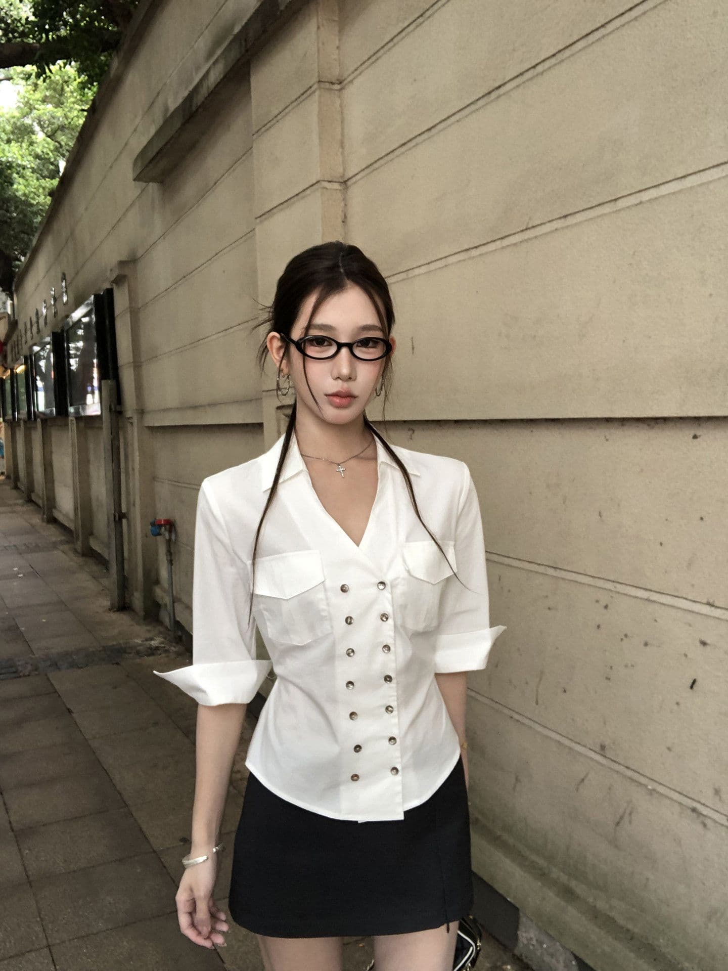 여름 새로운 이중 버튼 허리 수축 몸매 가꾸기 폴로 칼라 셔츠 여성 한 부서 프랑스식 캐주얼 품격 셔츠 맨위 상세 이미지 4