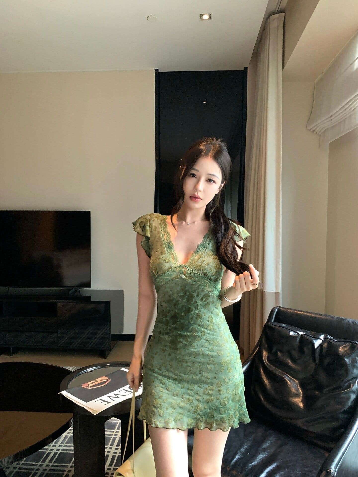 한 부서 레이스 조각 디자인 센스 작은 날다 소매 비스듬한 자르다 녹색 레오파드 무늬 치마 깊은 v 섹시함 몸매 가꾸기 허리 수축 드레스 이미지 2