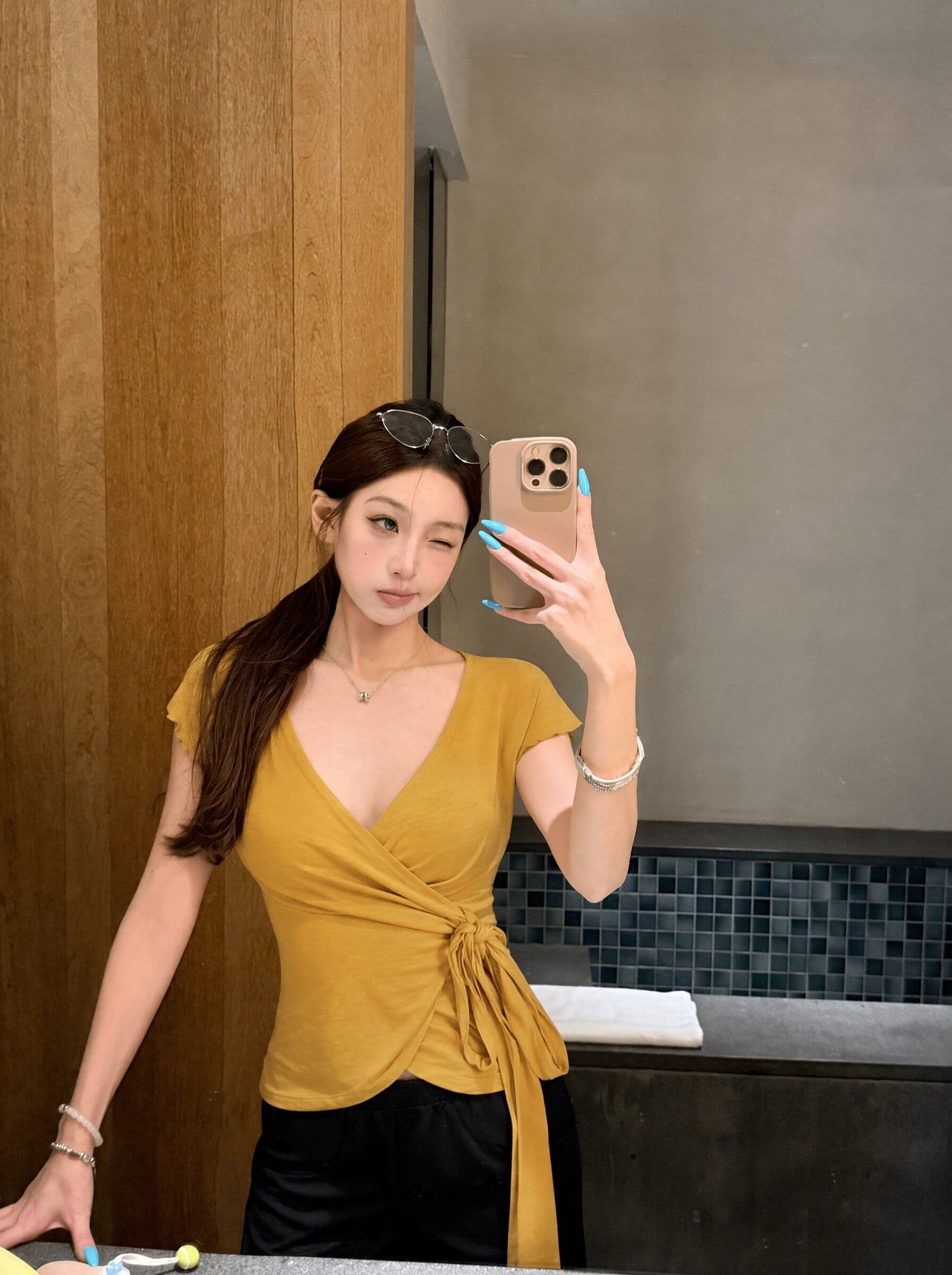 여름 작은 대중 허리 수축 몸매 가꾸기 반팔 주름 작은 맨위 사람들 면 십자가 V넥 우아함 스트랩 티셔츠 여성 상세 이미지 5
