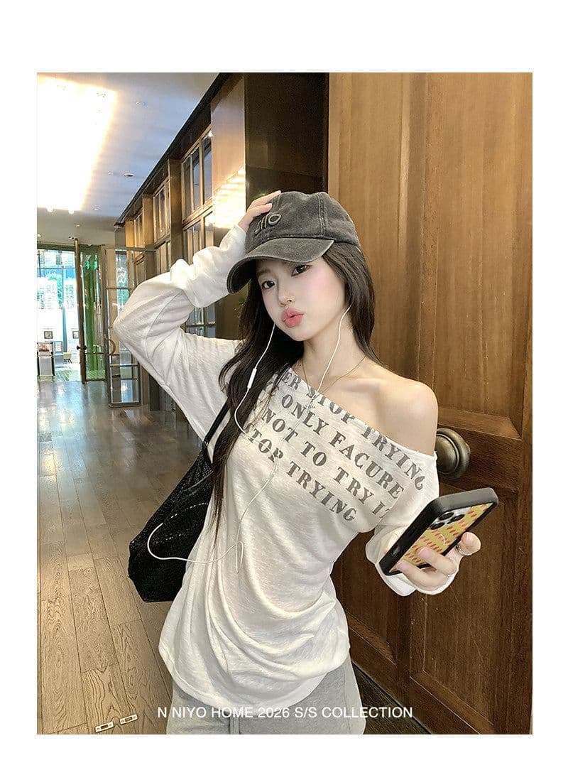 여름 섹션 한 부서 알파벳 프린트 블라우스 긴팔 라이 경기 서울 비스듬한 어깨 티셔츠 여성 아름다운 베이지 색 루즈핏 맨위 상세 이미지 1