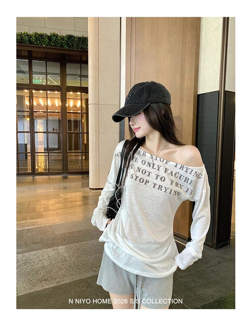 여름 섹션 한 부서 알파벳 프린트 블라우스 긴팔 라이 경기 서울 비스듬한 어깨 티셔츠 여성 아름다운 베이지 색 루즈핏 맨위 상세 이미지 3