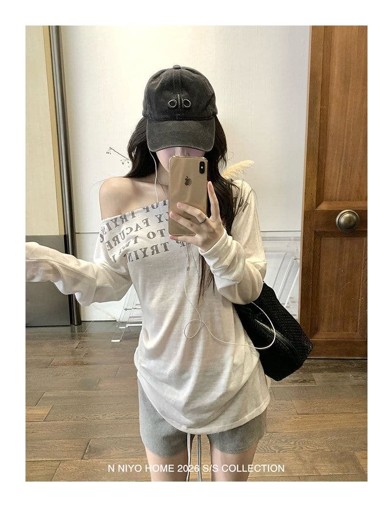 여름 섹션 한 부서 알파벳 프린트 블라우스 긴팔 라이 경기 서울 비스듬한 어깨 티셔츠 여성 아름다운 베이지 색 루즈핏 맨위 상세 이미지 5
