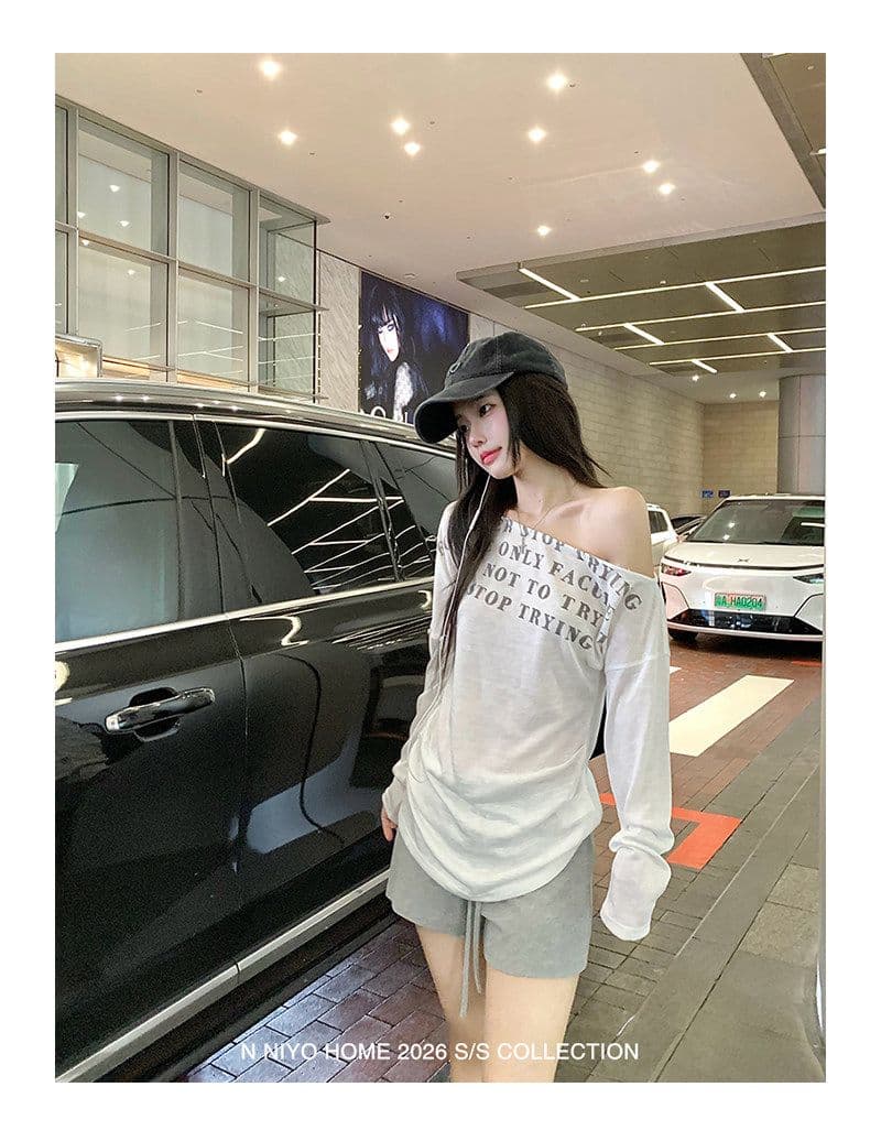 여름 섹션 한 부서 알파벳 프린트 블라우스 긴팔 라이 경기 서울 비스듬한 어깨 티셔츠 여성 아름다운 베이지 색 루즈핏 맨위 상세 이미지 10