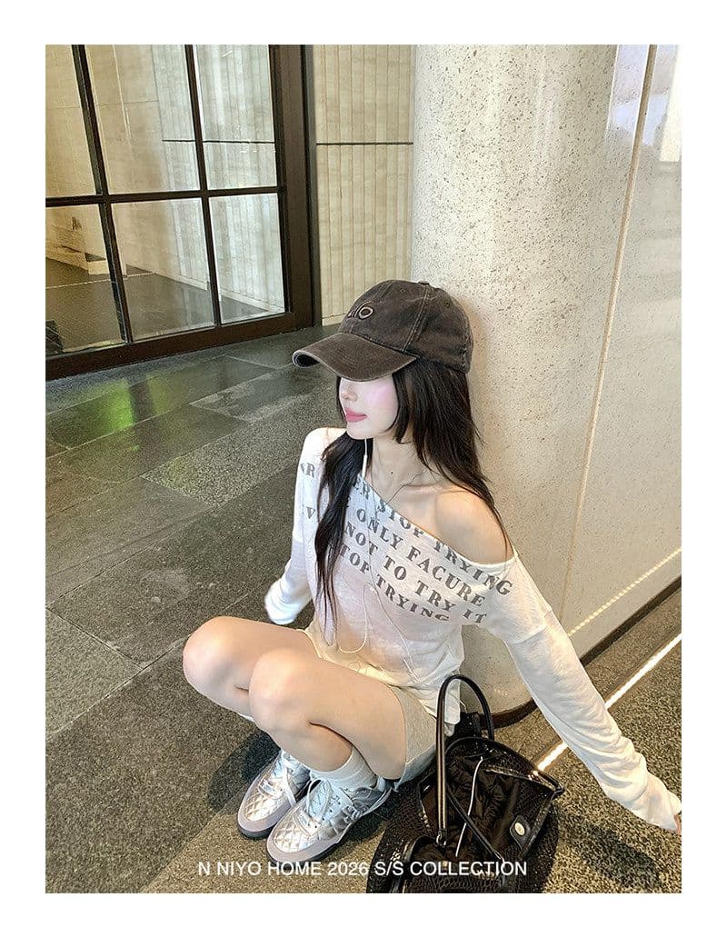 여름 섹션 한 부서 알파벳 프린트 블라우스 긴팔 라이 경기 서울 비스듬한 어깨 티셔츠 여성 아름다운 베이지 색 루즈핏 맨위 상세 이미지 15