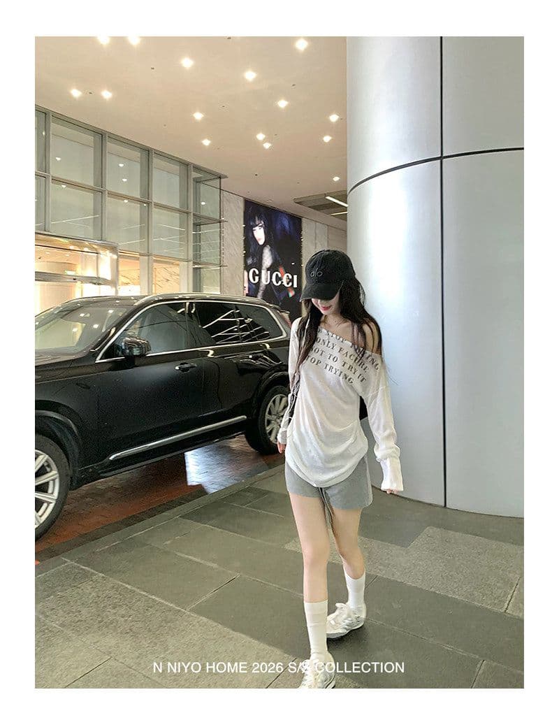 여름 섹션 한 부서 알파벳 프린트 블라우스 긴팔 라이 경기 서울 비스듬한 어깨 티셔츠 여성 아름다운 베이지 색 루즈핏 맨위 상세 이미지 16