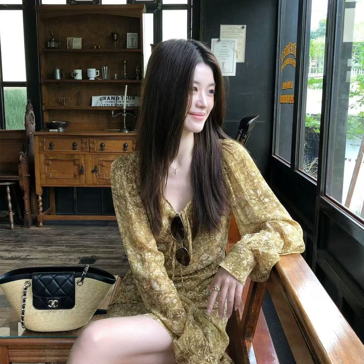 가을 새로운 복잡한 고대 돈 바람 황색 꽃무늬 긴팔 미니 스커트 여성 세련된 인기 슬림해 보이는 V넥 드레스 상세 이미지 2