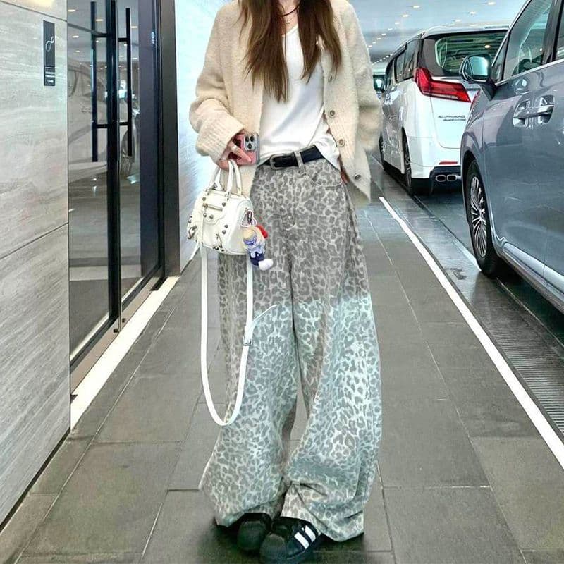 아메리칸 레오파드 무늬 넓은 다리 청바지 여성 2026 가을 새로운 디자인 센스 중간 허리 루즈핏 슬림해 보이는 스트레이트 긴 바지 이미지 4