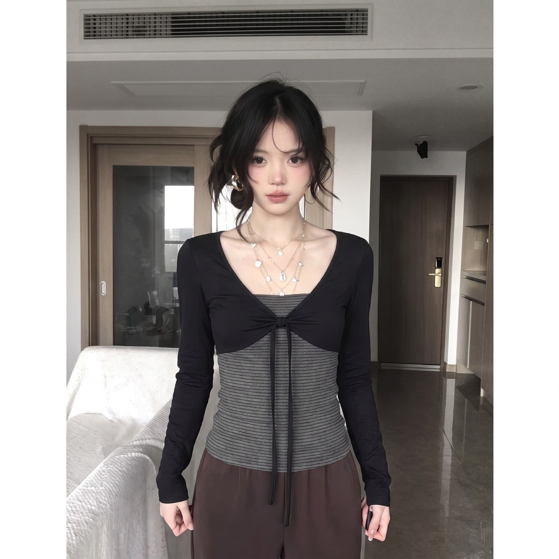 한 부서 디자인 센스 V넥 패치워크 색상 긴팔 사람들 면 티셔츠 여성 가을 몸매 가꾸기 슬림해 보이는 쇼트 스타일 핫걸 외출용 맨위 이미지 2