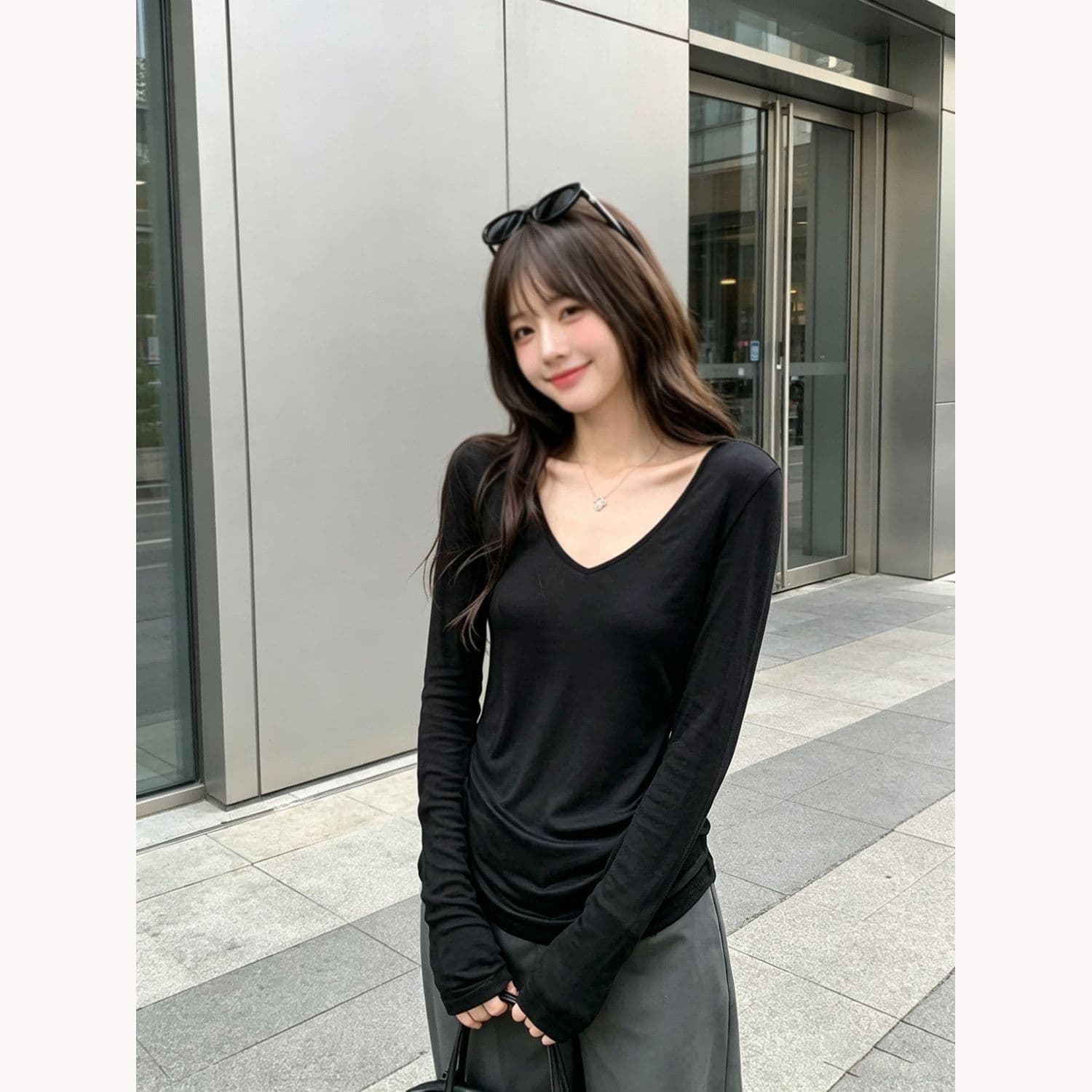 가을 새로운 V넥 다용도 긴팔 티셔츠 여성 의류 단색 검정색 니트 슬림해 보이는 기본 셔츠 여성 라이 경기 서울 맨위 상세 이미지 4