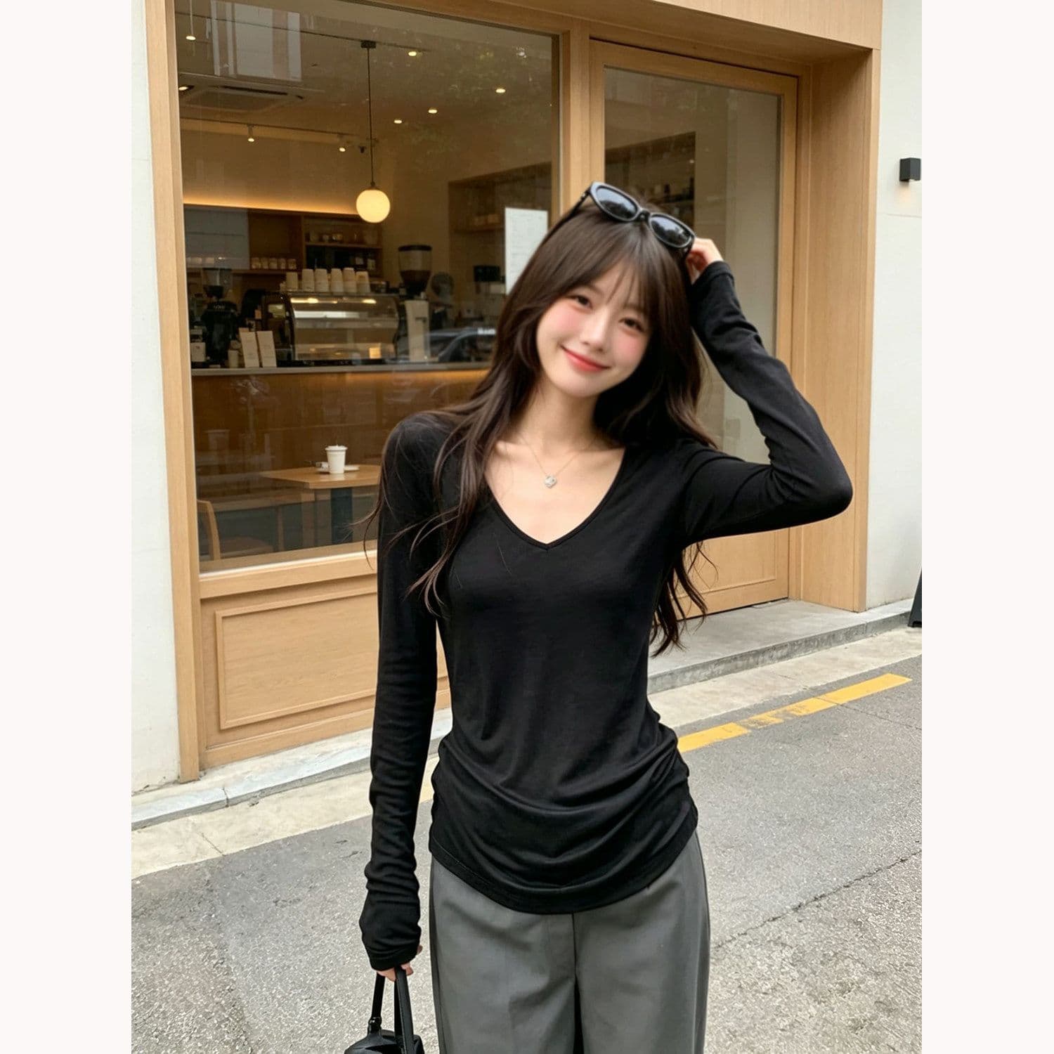 가을 새로운 V넥 다용도 긴팔 티셔츠 여성 의류 단색 검정색 니트 슬림해 보이는 기본 셔츠 여성 라이 경기 서울 맨위 상세 이미지 11