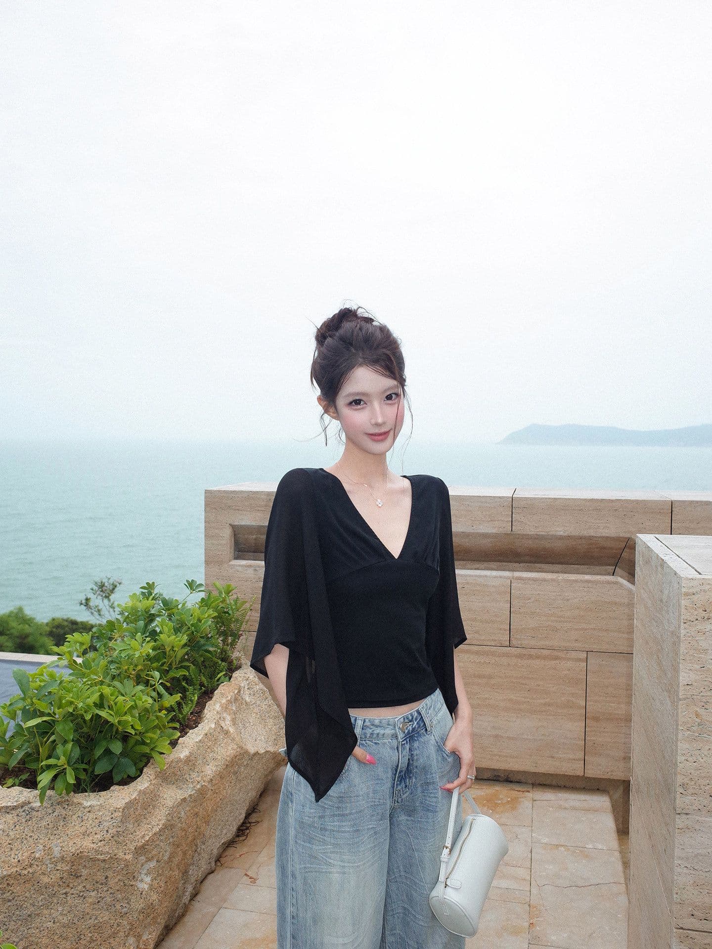가을 새로운 핫걸 패션 품격 허리 수축 슬림해 보이는 얇은 스타일 다용도 맨위 V넥 7부 소매 쇼트 스타일 티셔츠 여성 상세 이미지 3