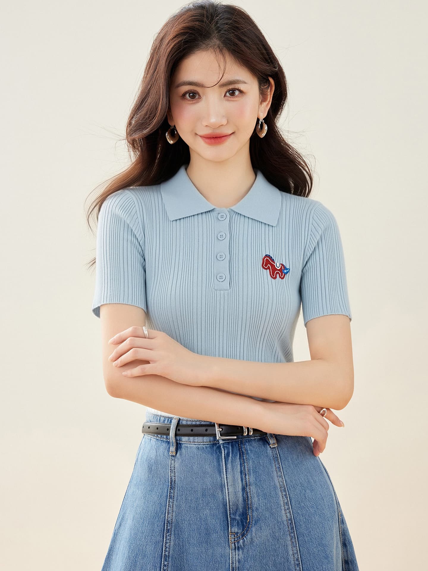 실사 있음 2026 작은 말 자수 POLO 칼라 긍정적 인 어깨 반팔 니트 스웨터 여성 품격 연령 감소 몸매 가꾸기 맨위