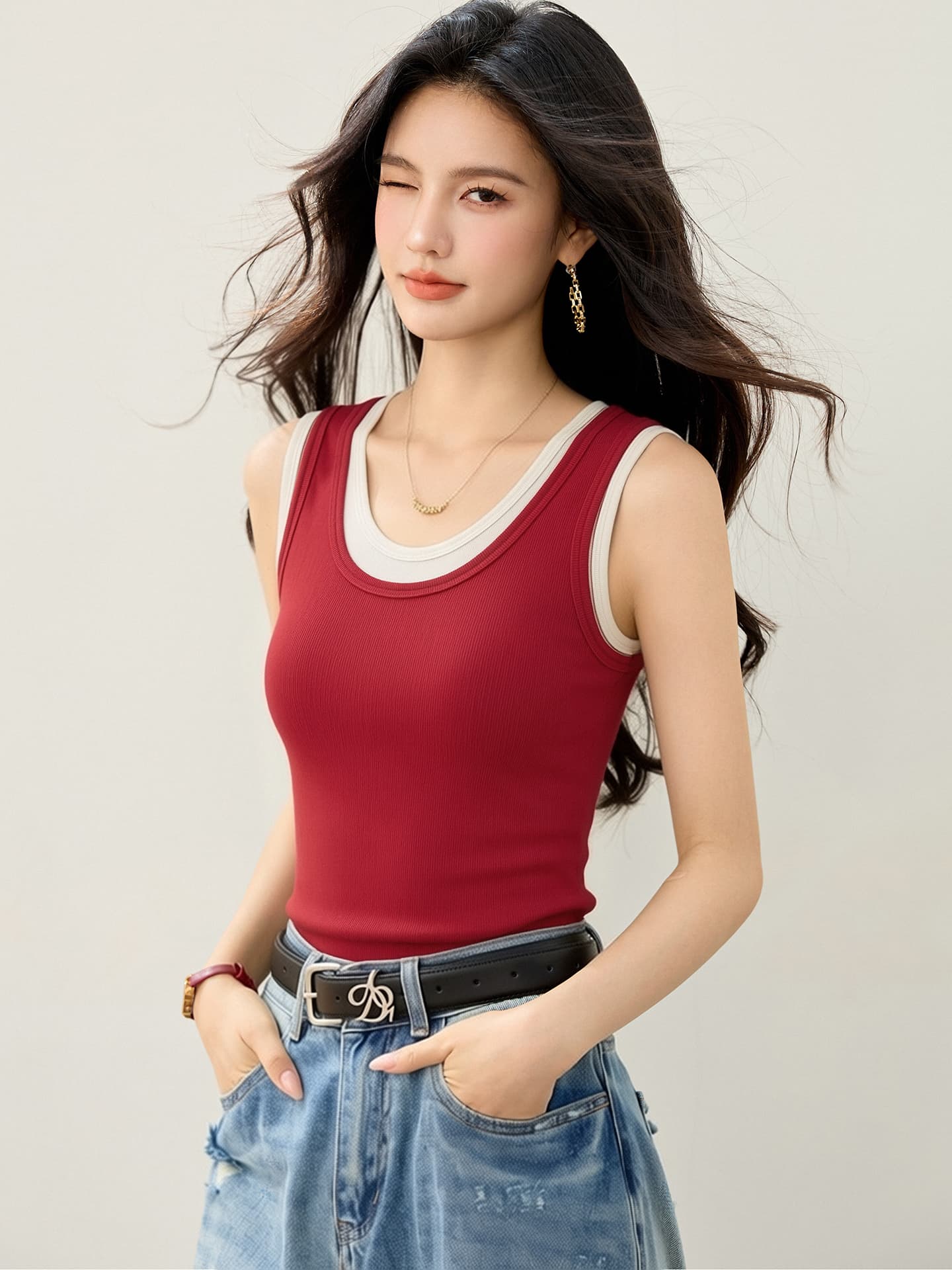 실사 있음 2026 여름 배색 페이크 레이어드 u 칼라 캐미솔 외출용 디자인 센스 민소매 맨위 이미지 2