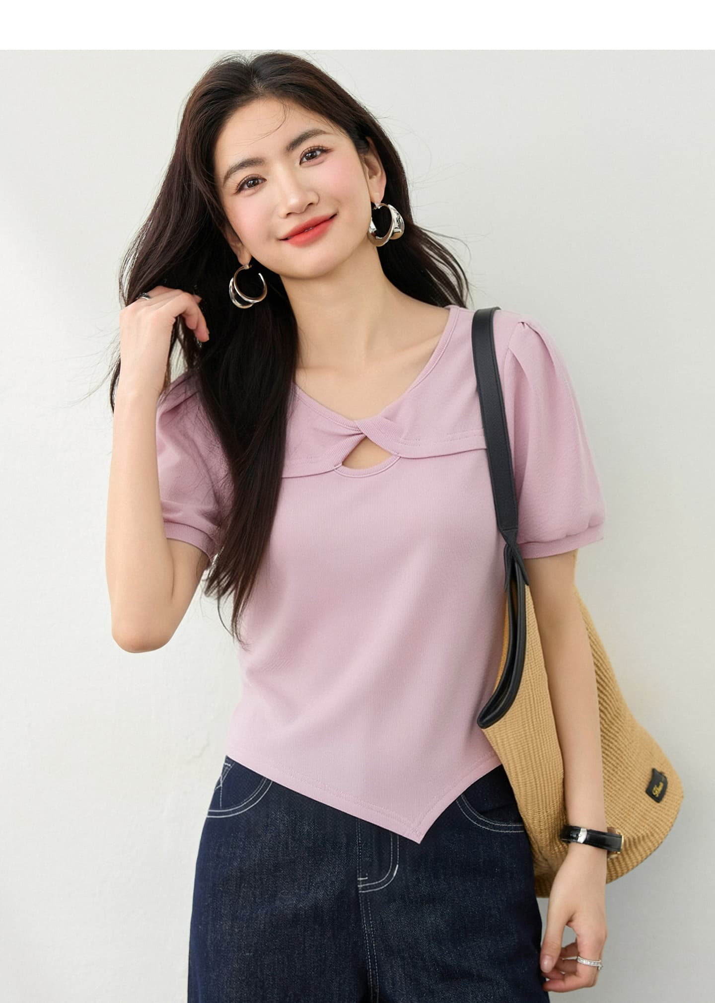 작은 대중 디자인 센스 비틀림 홀로우 아웃 맨위 여름 새로운 핫걸 섹시함 몸매 가꾸기 V넥 Chic 반팔 니트 스웨터 상세 이미지 2
