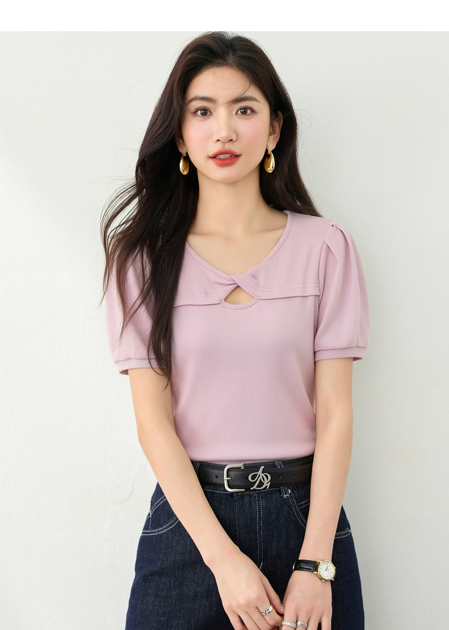 작은 대중 디자인 센스 비틀림 홀로우 아웃 맨위 여름 새로운 핫걸 섹시함 몸매 가꾸기 V넥 Chic 반팔 니트 스웨터 상세 이미지 3
