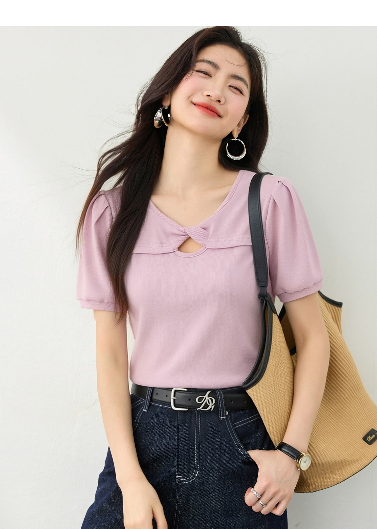작은 대중 디자인 센스 비틀림 홀로우 아웃 맨위 여름 새로운 핫걸 섹시함 몸매 가꾸기 V넥 Chic 반팔 니트 스웨터 상세 이미지 4