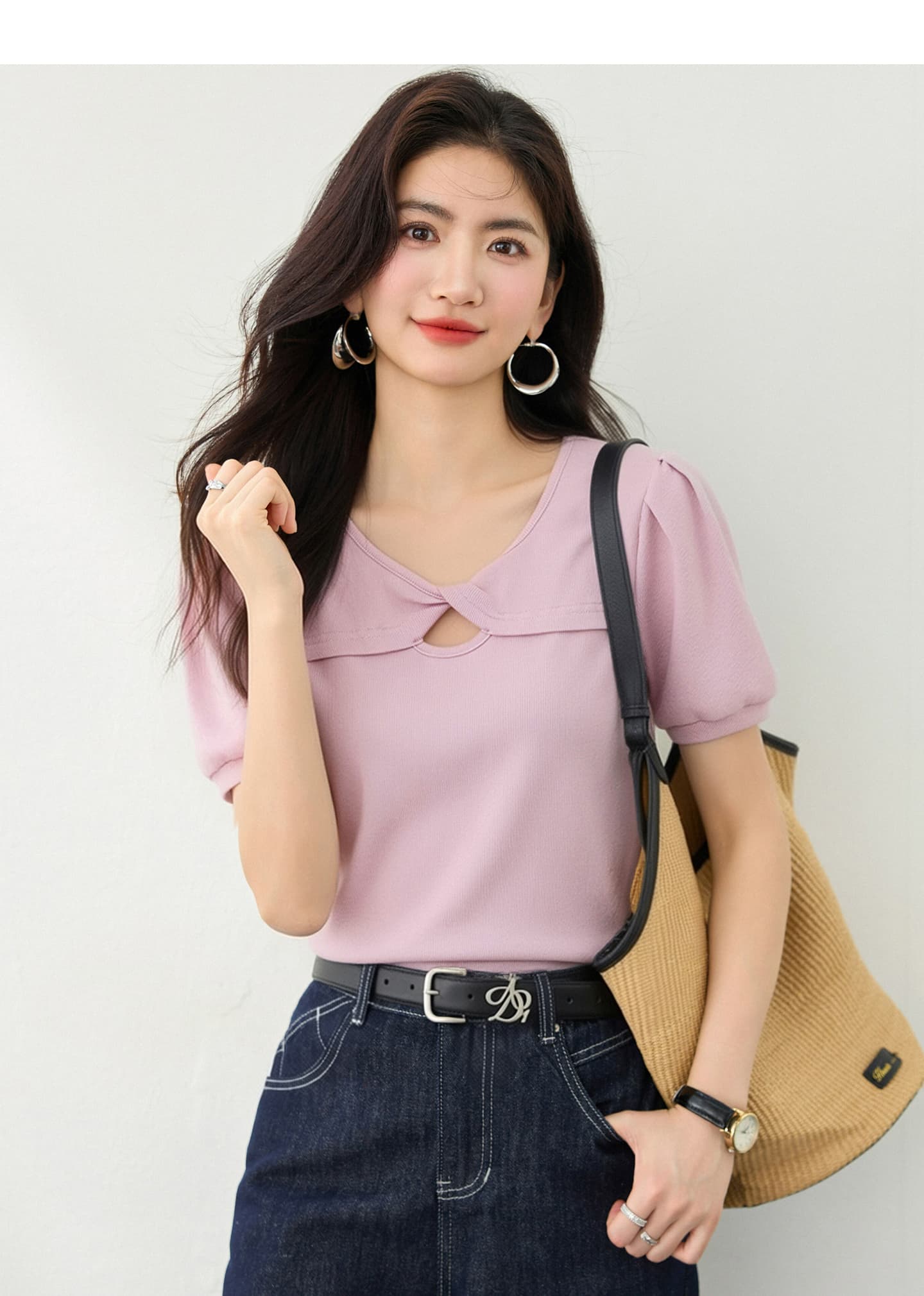 작은 대중 디자인 센스 비틀림 홀로우 아웃 맨위 여름 새로운 핫걸 섹시함 몸매 가꾸기 V넥 Chic 반팔 니트 스웨터 상세 이미지 5