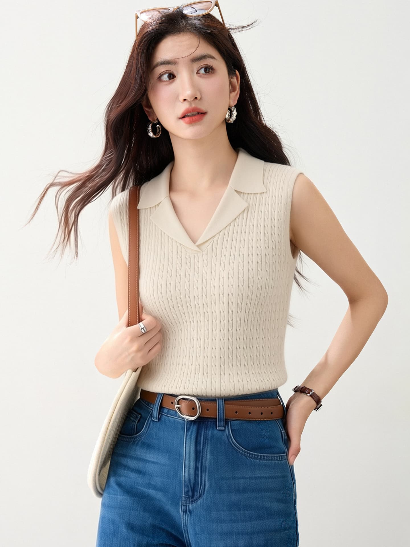 실사 있음 2026 한 부서 V넥 긍정적 인 어깨 티셔츠 여성 여름 몸매 가꾸기 디자인 센스 얼음 실크 니트 쇼트 스타일 맨위 이미지 4