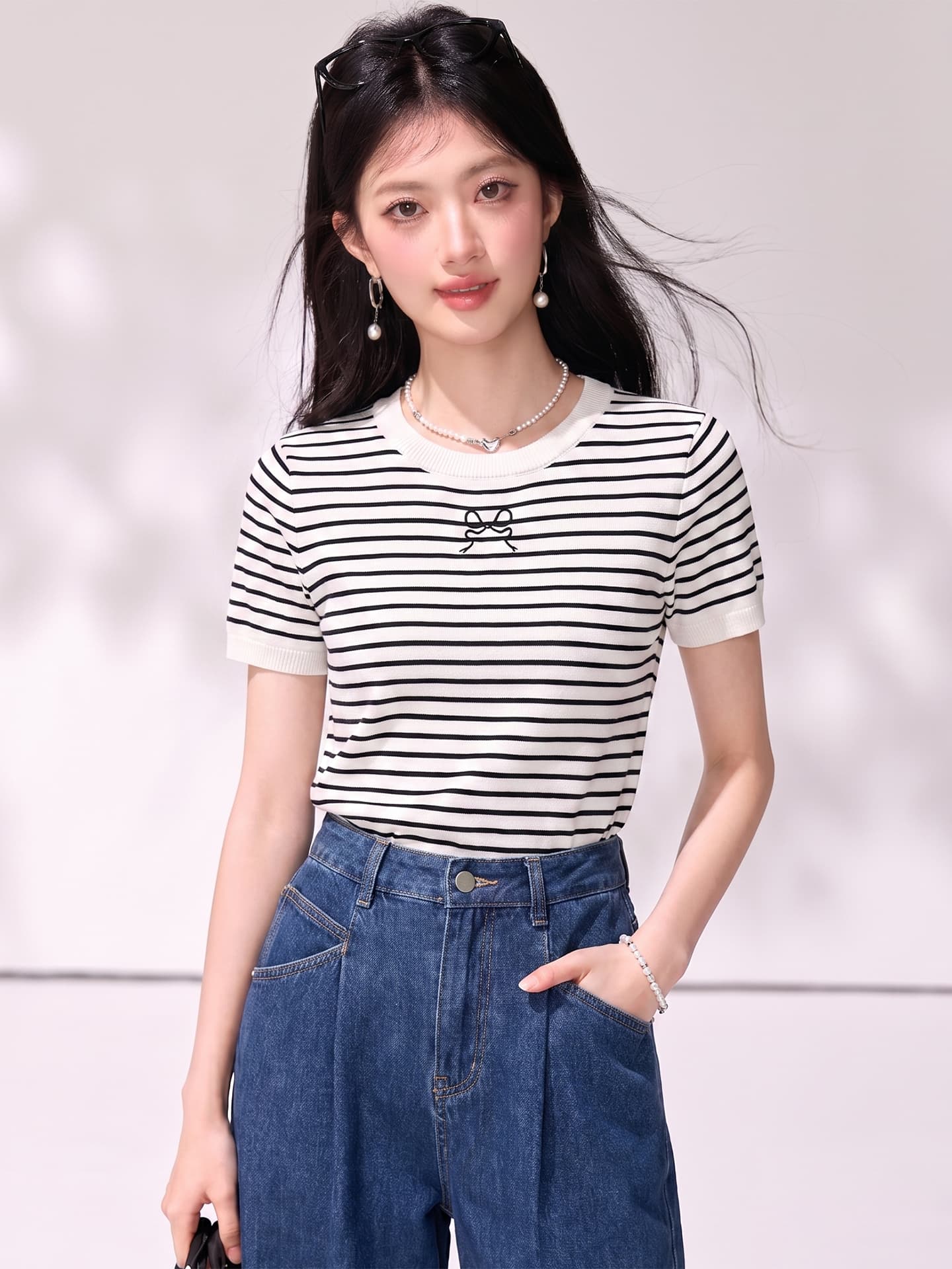 있음 2026 한 부서 스트라이프 뒤로 홀로우 아웃 나비 아이싱 실크 반팔 티셔츠 여성 여름 고급 센스 몸매 가꾸기 맨위 이미지 3