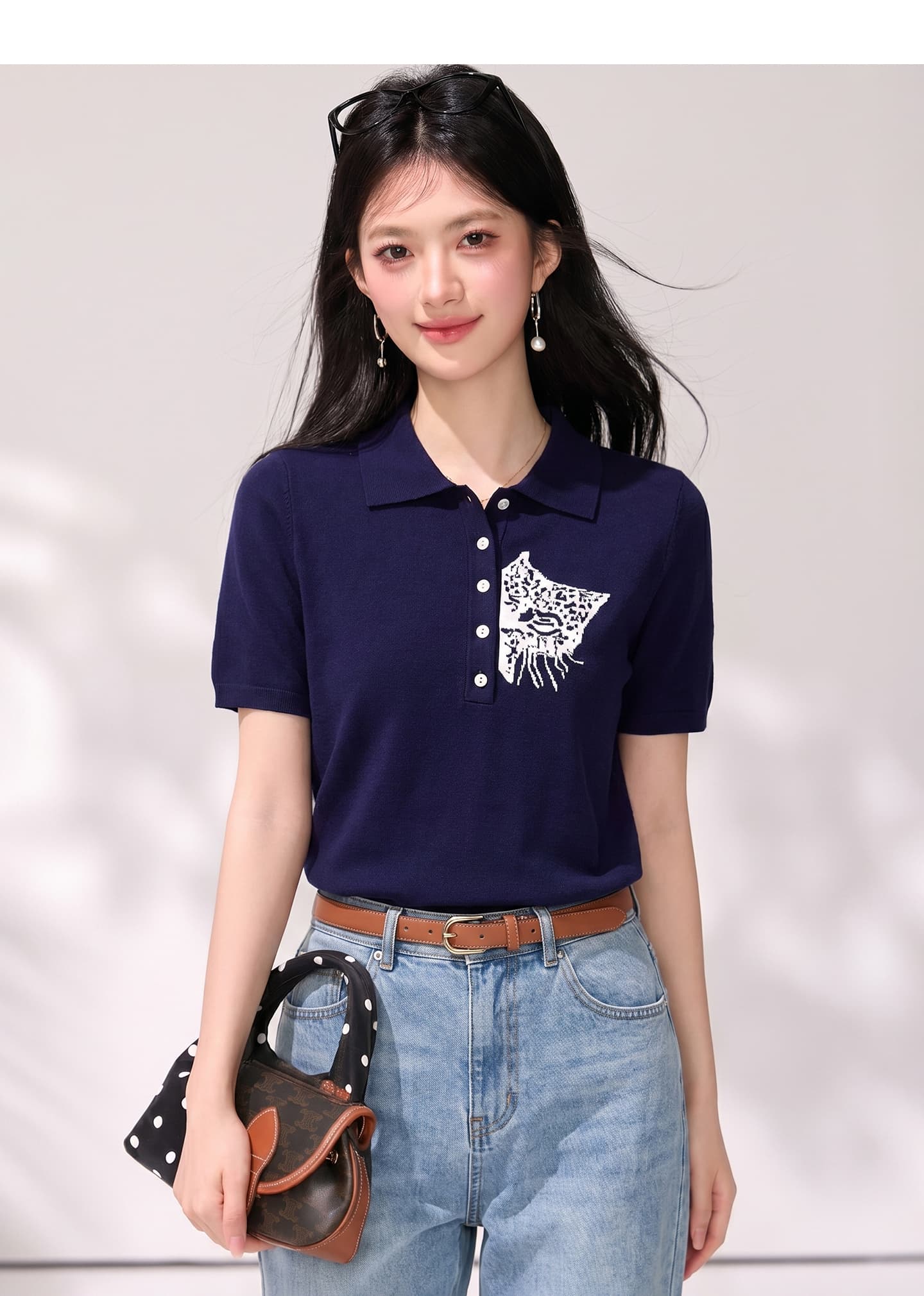 2026 레트로 POLO 칼라 자수 반팔 티셔츠 여성 블루 색상 고급 센스 슬림해 보이는 트렌드 섹션 루즈핏 맨위 상세 이미지 4