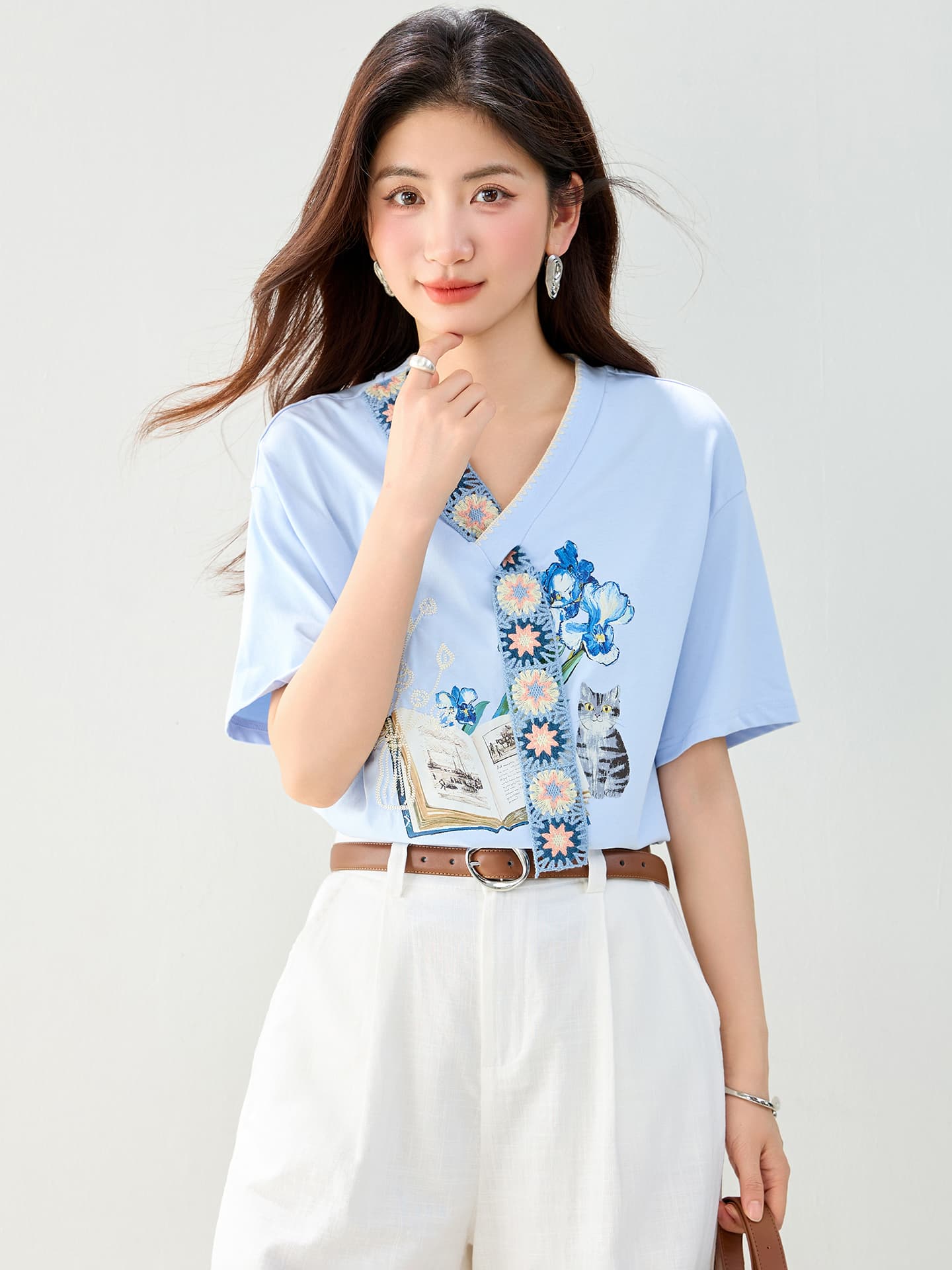 실사 2026 여름 새로운 손 자수 넥타이 프린트 반팔 티셔츠 여성 한 부서 디자인 센스 파란색 맨위 이미지 4
