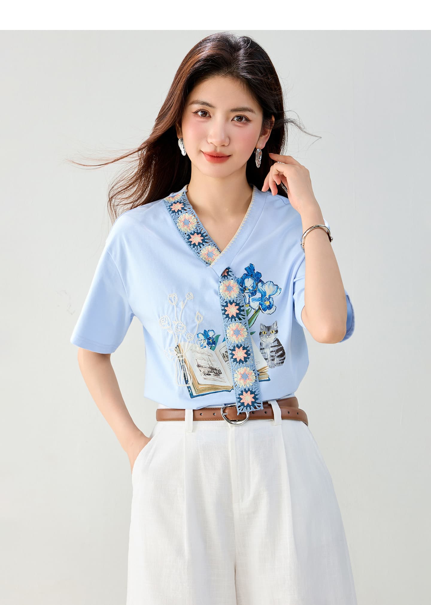 실사 2026 여름 새로운 손 자수 넥타이 프린트 반팔 티셔츠 여성 한 부서 디자인 센스 파란색 맨위 상세 이미지 8