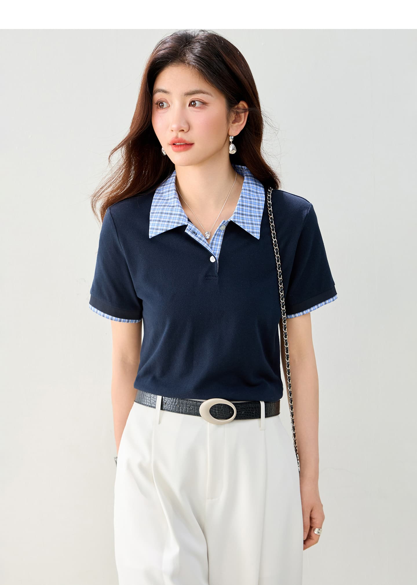 V넥 페이크 레이어드 반팔 티셔츠 여성 봄 여름 2026 새로운 체크무늬 패치워크 POLO 칼라 긍정적 인 어깨 동정 맨위 상세 이미지 2