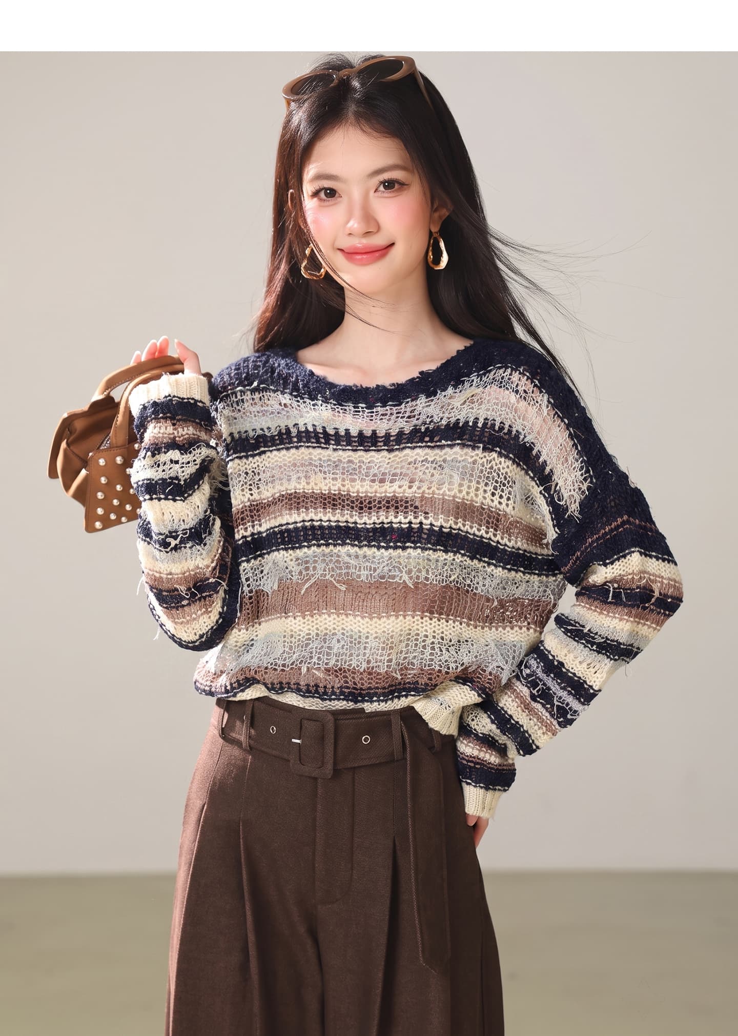 실사 2026 년 가을 패션 다용도 루즈핏 라운드 넥 스트라이프 홀로우 아웃 슬림해 보이는 품격 긴팔 스웨터 상세 이미지 5