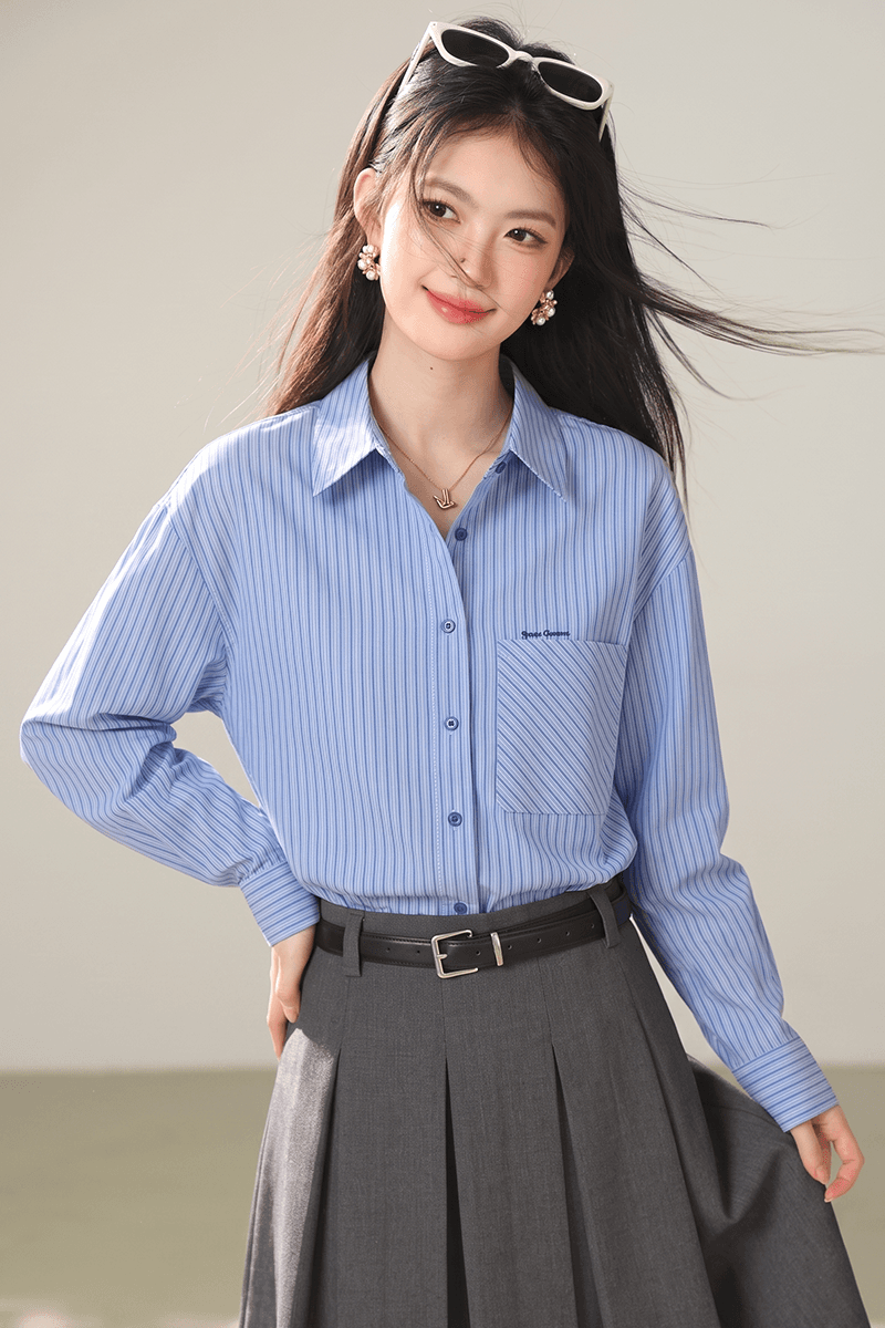 파란색 스트라이프 셔츠 여성 긴 소매 2026 가을 새로운 한국 스타일 루즈핏 슬림해 보이는 디자인 센스 작은 대중 다용도 맨위 이미지 5