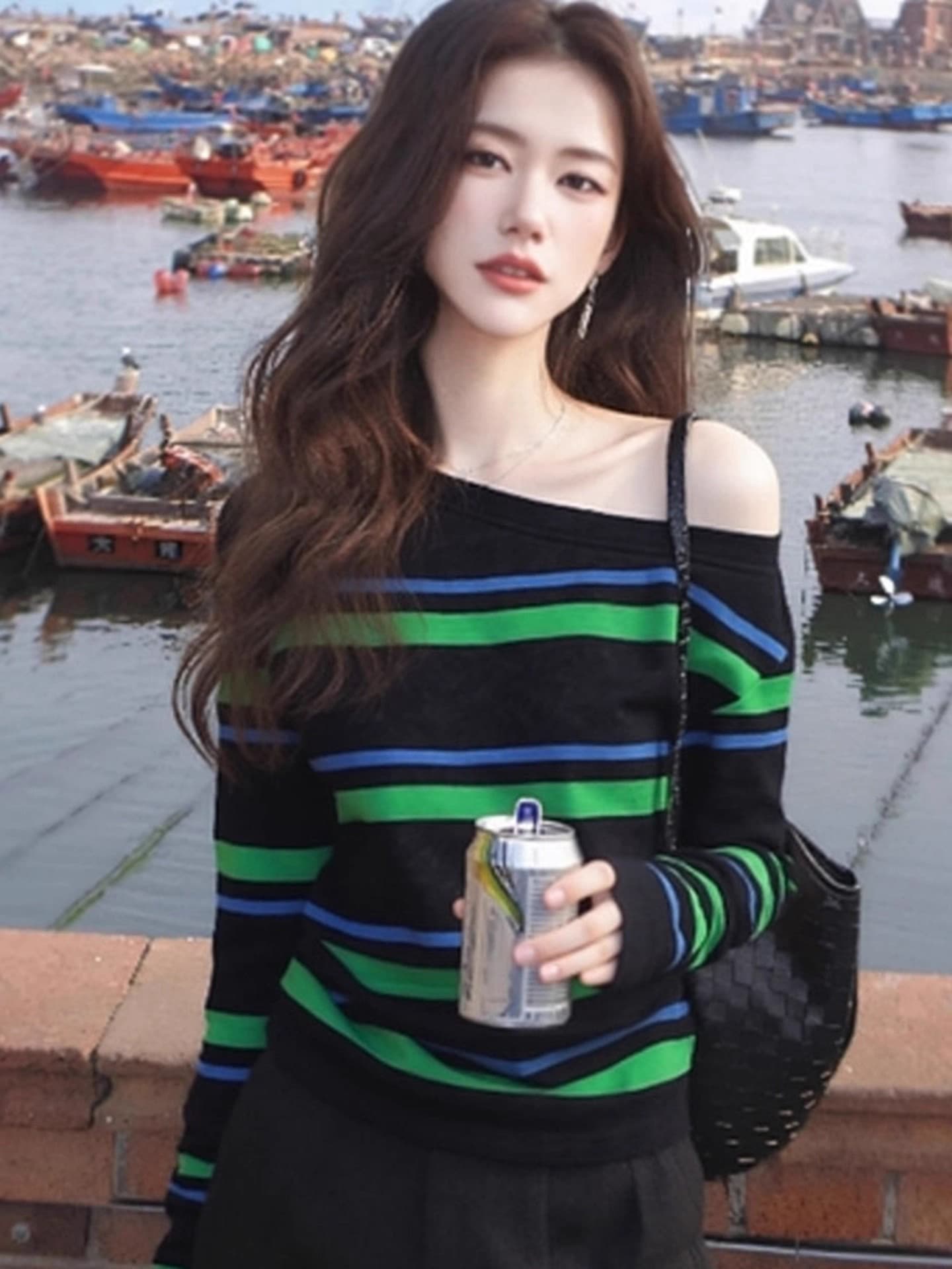 한 부서 비스듬한 어깨 스트라이프 티셔츠 여성 가을 겨울철 느긋한 바람 느슨함 센스 작은 대중 아니요 명중 섹션 고유 한 맨위 상세 이미지 6