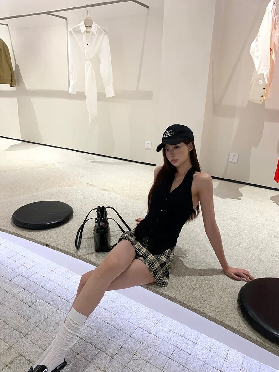 레드 맨 파빌리온 캐미솔 2026 새로운 여름 외출용 아름다움 뒤로 검정색 레이스 쇼트 스타일 민소매 행침 목 맨위 여성 상세 이미지 2
