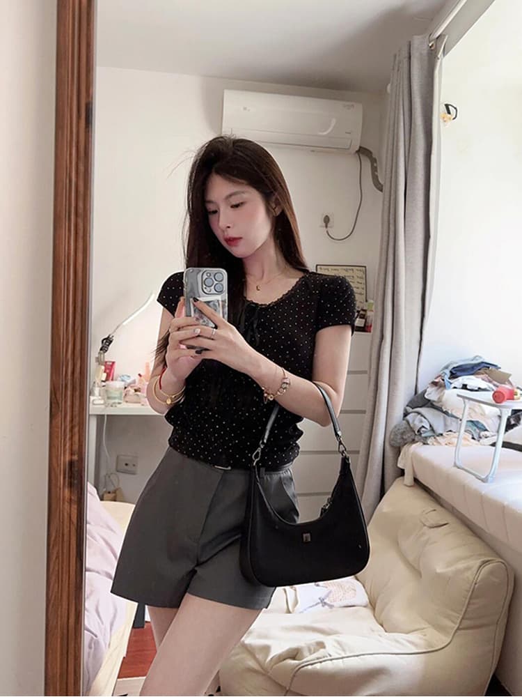 2 2 모달 달콤한 매운맛 바람 검정색 V넥 긍정적 인 어깨 반팔 티셔츠 여성 여름 디자인 센스 작은 대중 몸매 가꾸기 쇼트 스타일 맨위 상세 이미지 3