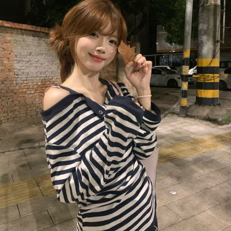 원본 컬러 짜임 한 부서 스트라이프 페이크 레이어드 오프숄더 긴팔 티셔츠 여성 가을 루즈핏 느긋한 달콤한 핫걸 맨위 이미지 5