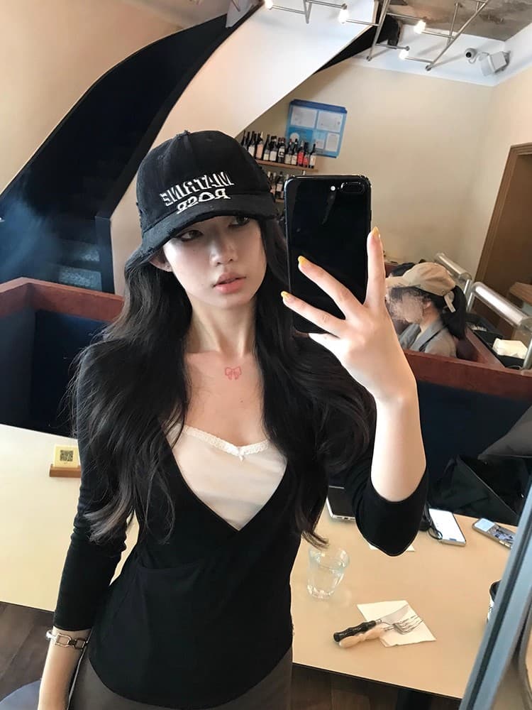 레트로 느슨함 센스 페이크 레이어드 V넥 긴팔 티셔츠 새로운 핫걸 품격 연령 감소 허리 수축 몸매 가꾸기 맨위