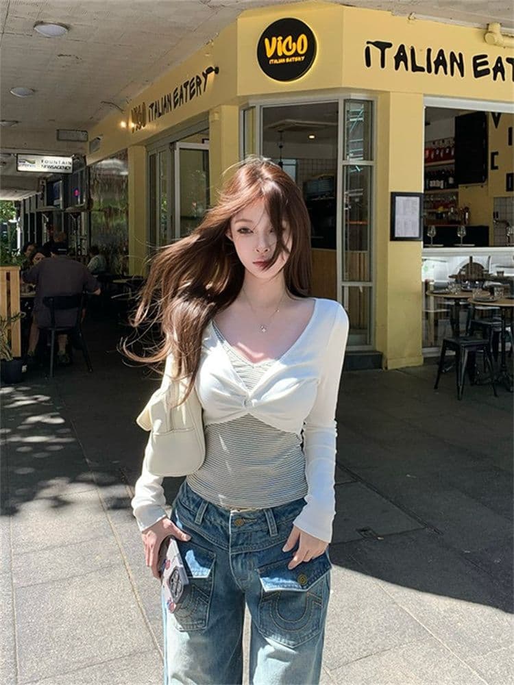 1 1 와 사고 방식 2026 이른 봄 페이크 레이어드 비틀림 몸매 가꾸기 여성 달콤한 차가운 바람 루즈핏 슬림해 보이는 인사이드 가져 가라. 긴팔 맨위 상세 이미지 9
