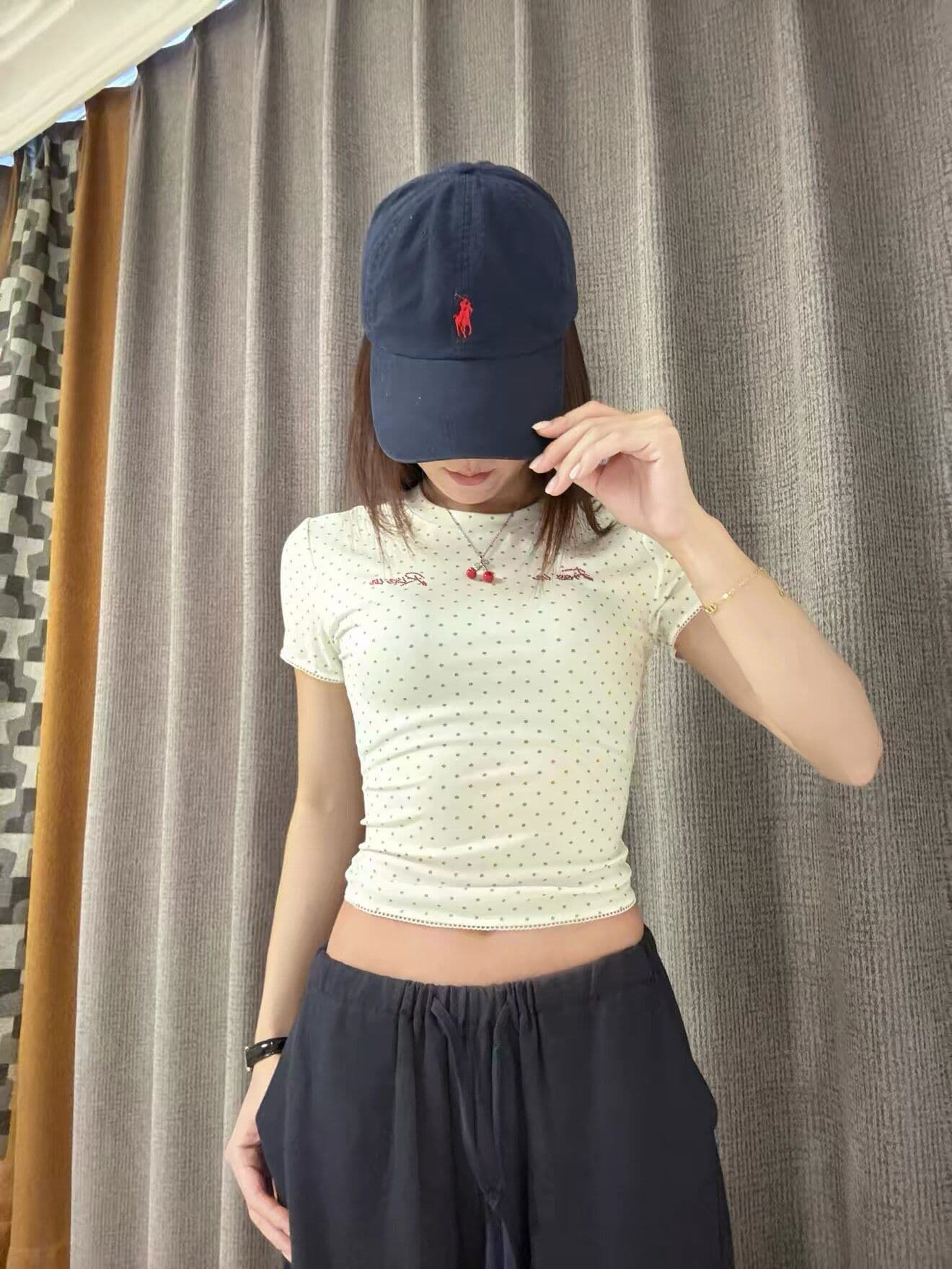 원본 원단 여름 알파벳 핫픽스 도트 무늬 반팔 티셔츠 여성 몸매 가꾸기 슬림해 보이는 달콤한 매운맛 바람 쇼트 스타일 화이트 맨위 상세 이미지 1