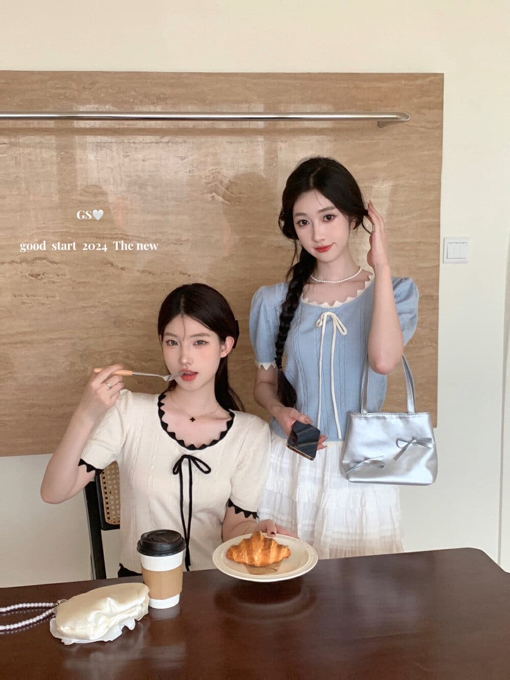 2026 새로운 배색 나비 매듭 반팔 니트 스웨터 여성 분위기 광장 칼라 거품 소매 다용도 작은 샤넬 스타일 맨위 여성 상세 이미지 5