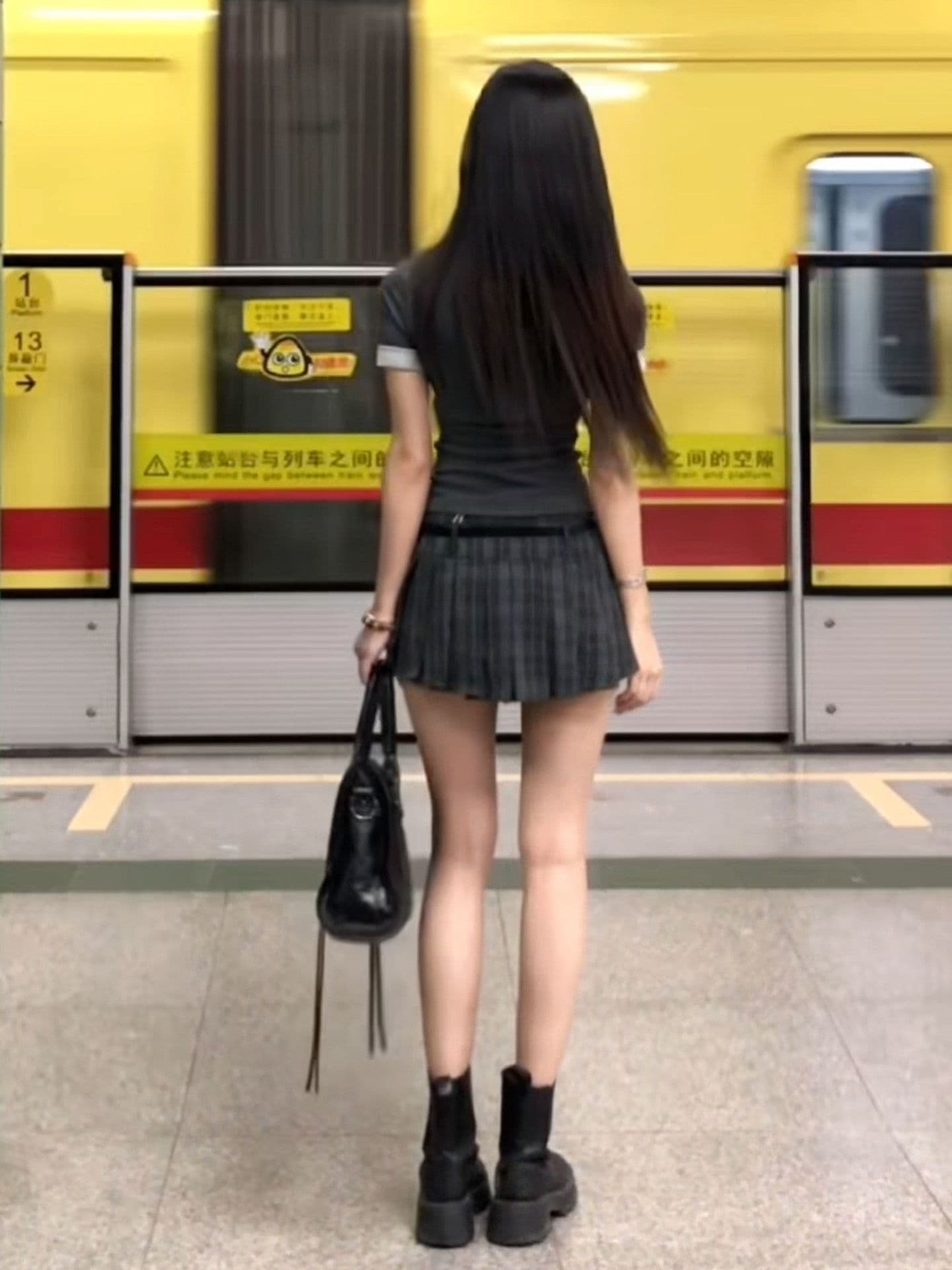 자이언트 잘 생긴 ~ 중 여름 세트 작은 키 아메리칸 핫걸 레이스 조각 V넥 티셔츠 맨위 플리츠 스커트 투피스 세트 이미지 4