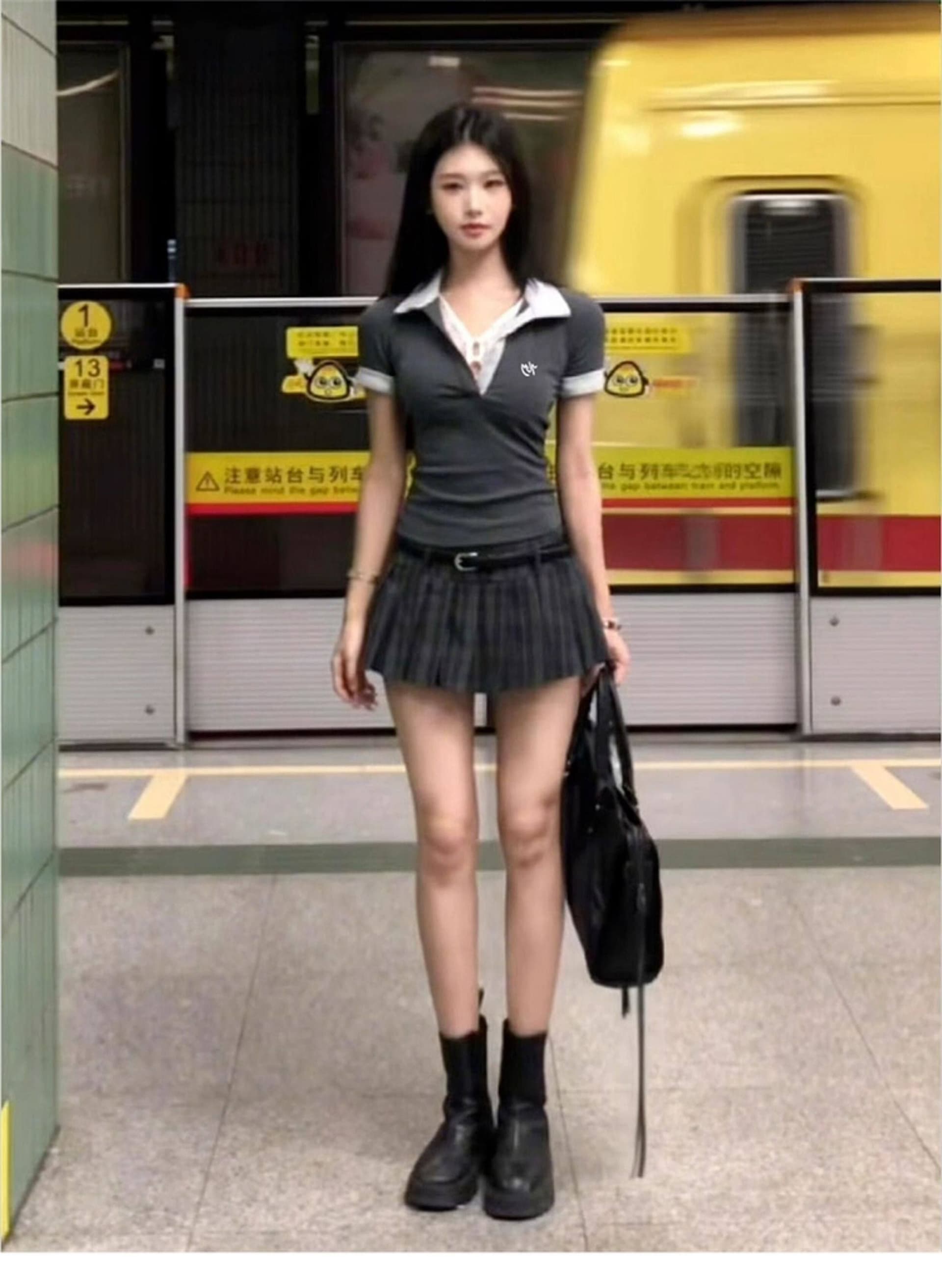 자이언트 잘 생긴 ~ 중 여름 세트 작은 키 아메리칸 핫걸 레이스 조각 V넥 티셔츠 맨위 플리츠 스커트 투피스 세트 상세 이미지 2