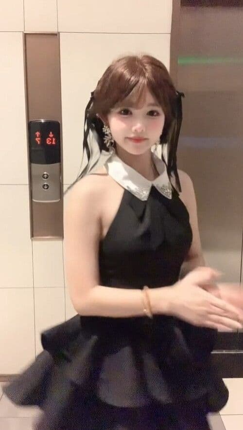 프랑스식 품격 나비 매듭 몸매 가꾸기 행침 목 허리 수축 슬림해 보이는 백리스 작은 검은 드레스 여름 새로운 퍼프 여성 드레스 상세 이미지 3